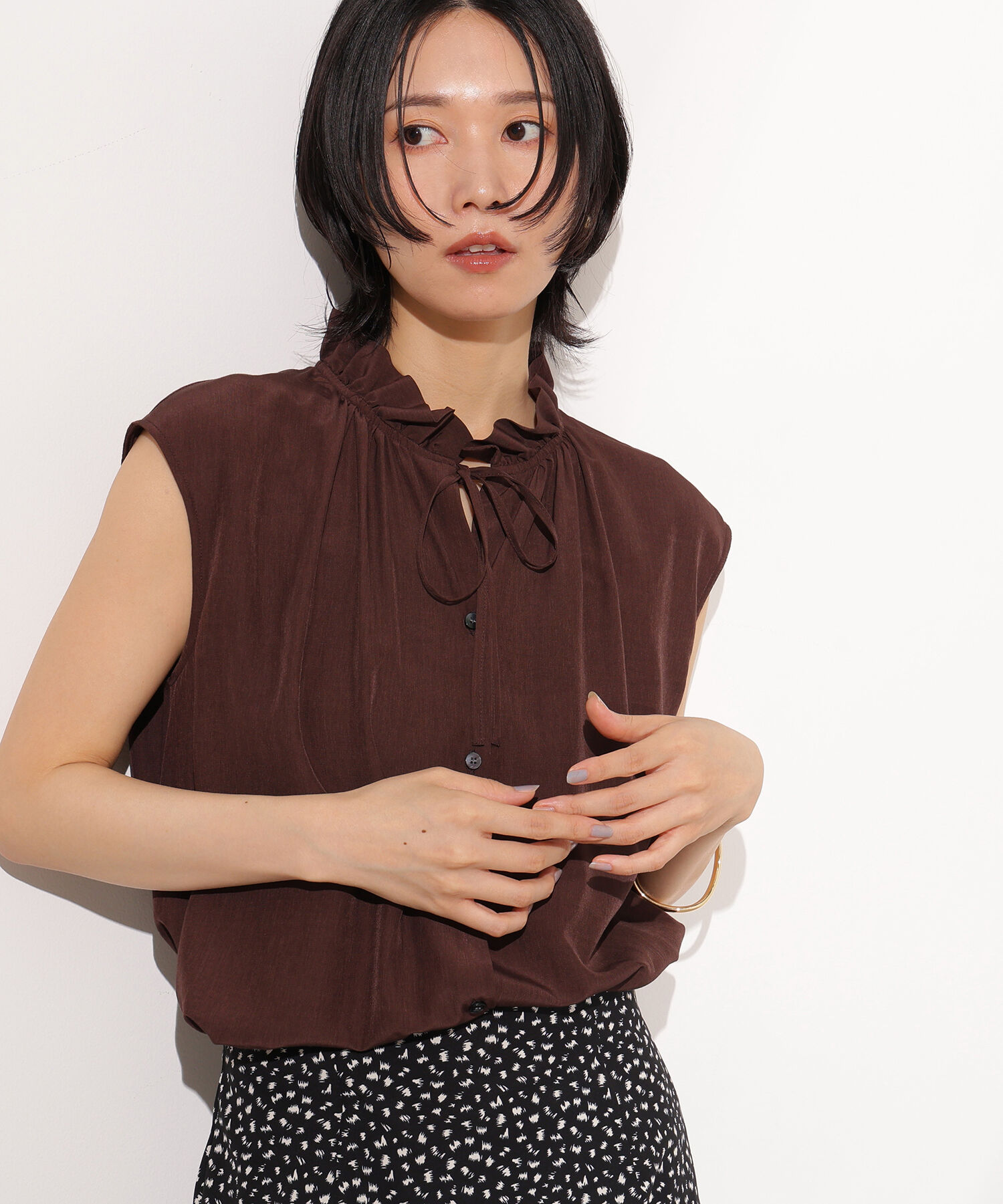  「スタンドフリルネックブラウス」|シャツ・ブラウス|ブラウン1