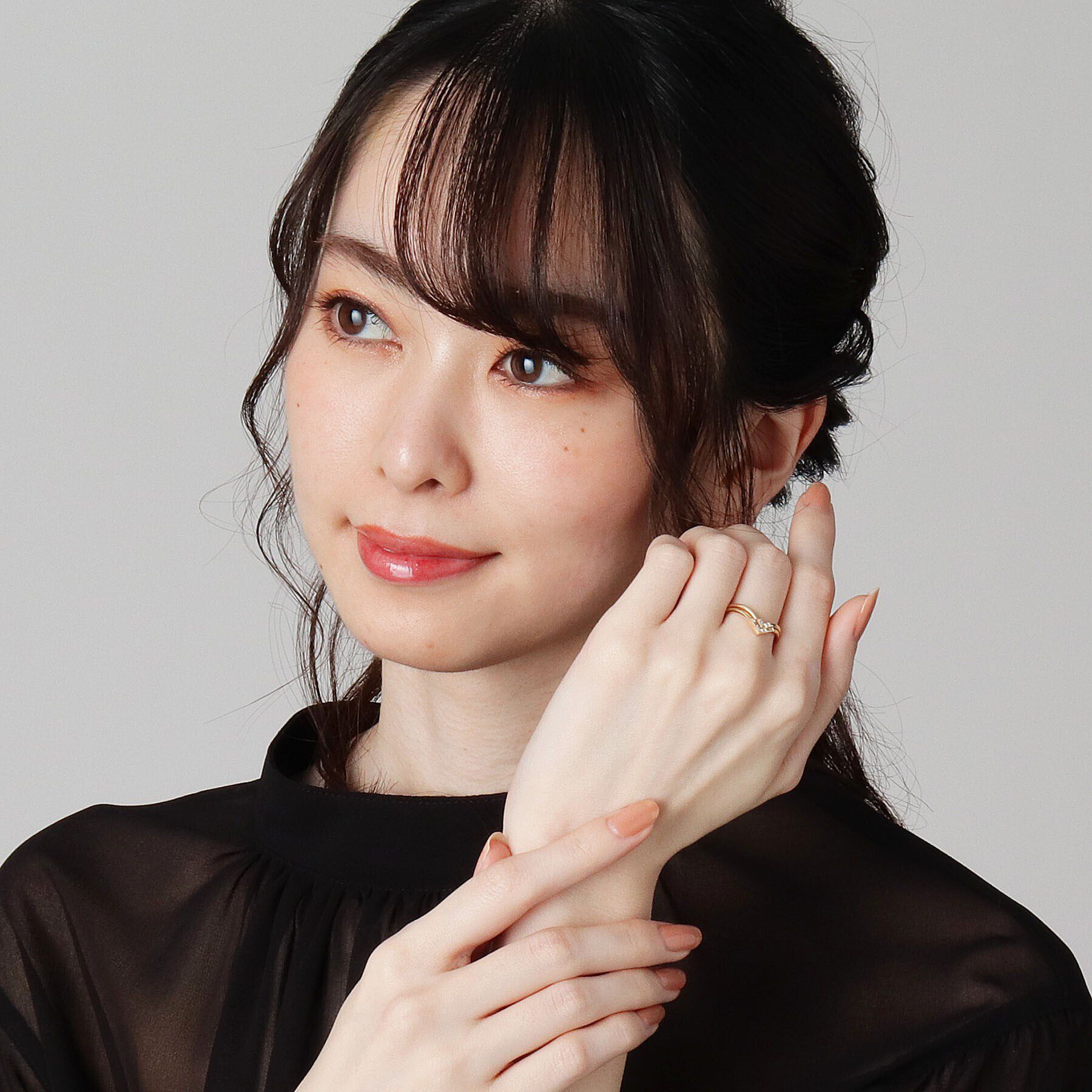 COCOSHNIK「K18ダイヤモンド バゲット&times;プリンセスカット4石 V字リング」|リング|