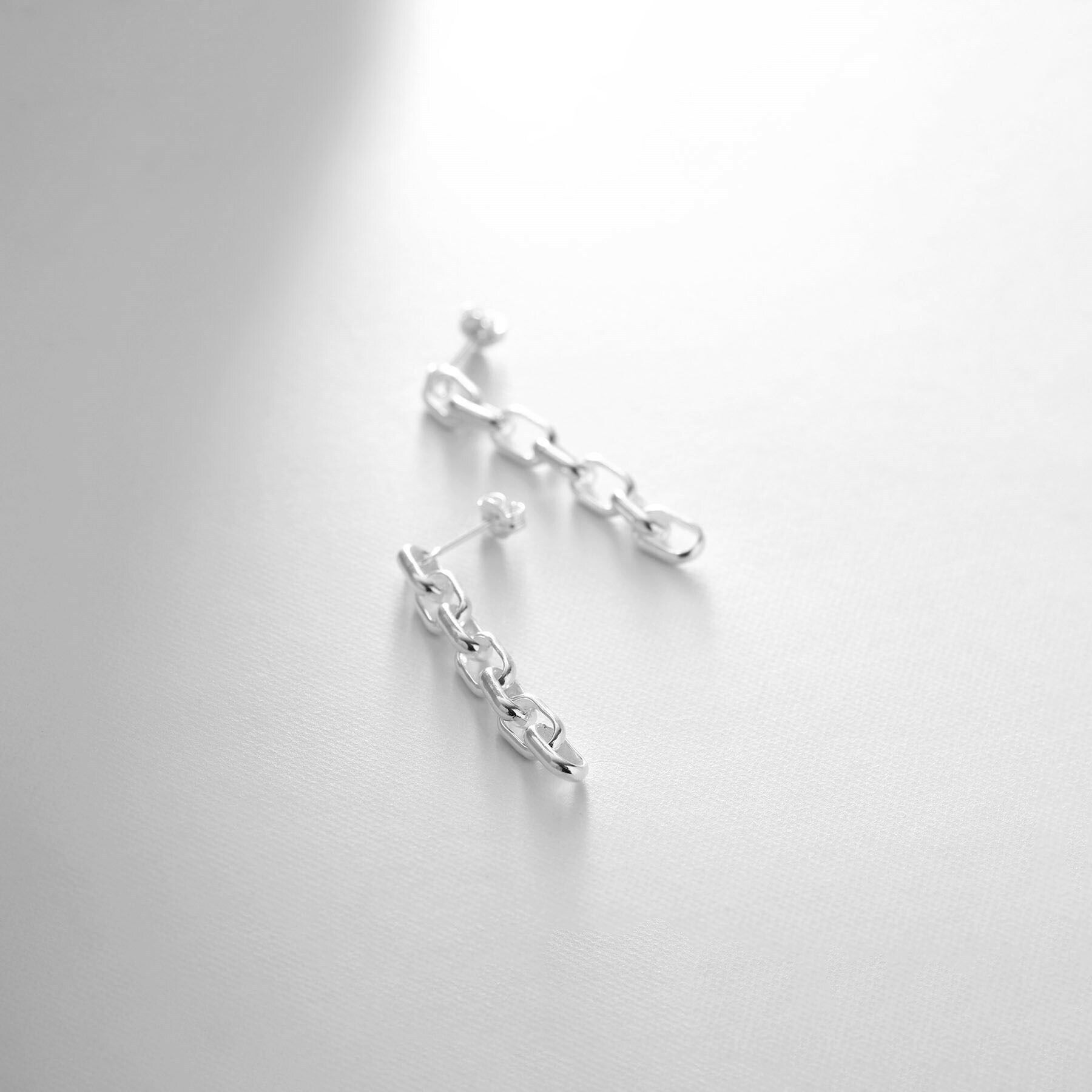 COCOSHNIK ONKITSCH「シルバー ドームチェーン ストレートピアス」|ピアス|