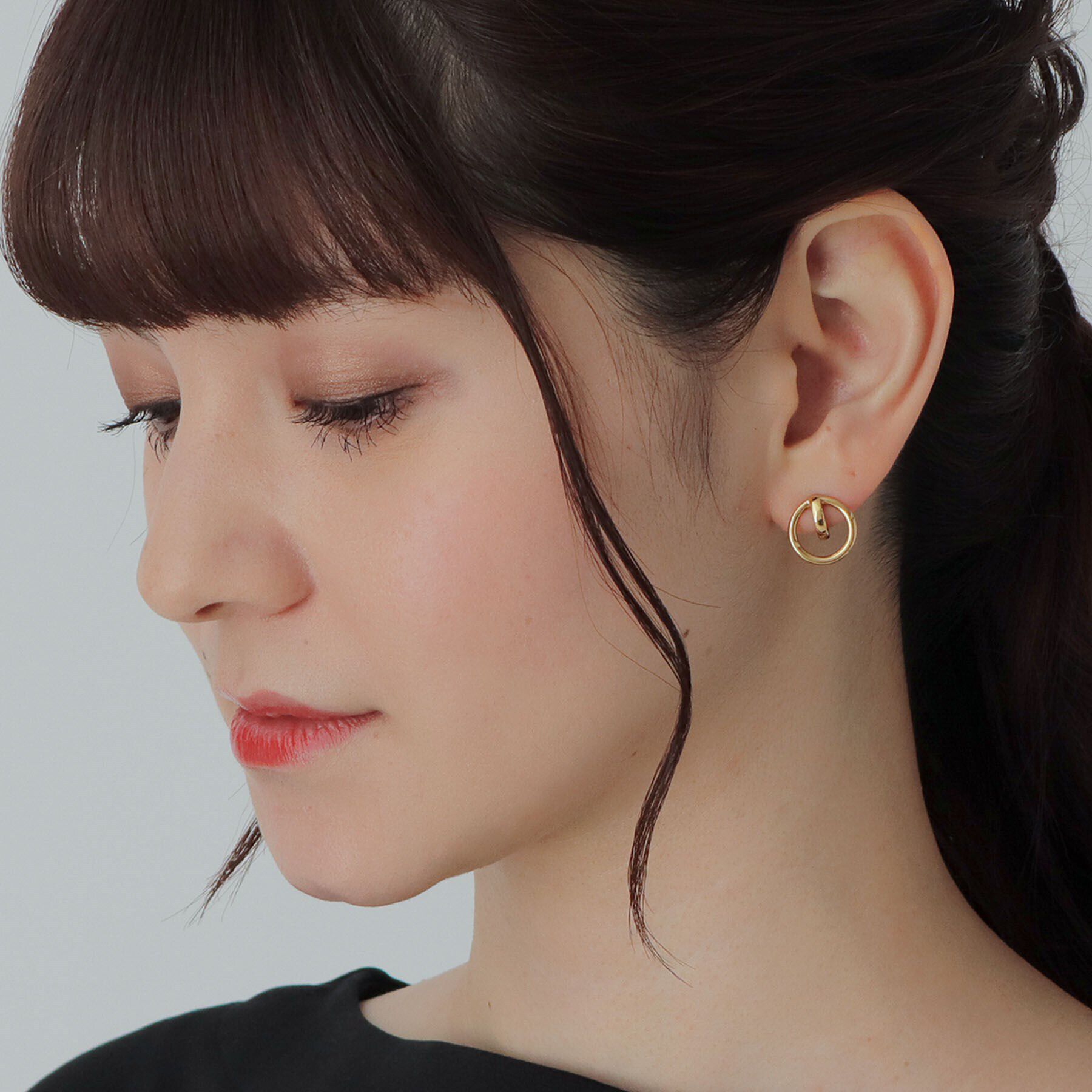 COCOSHNIK ONKITSCH「シルバー クロスフープ　イヤリング GP」|イヤリング|