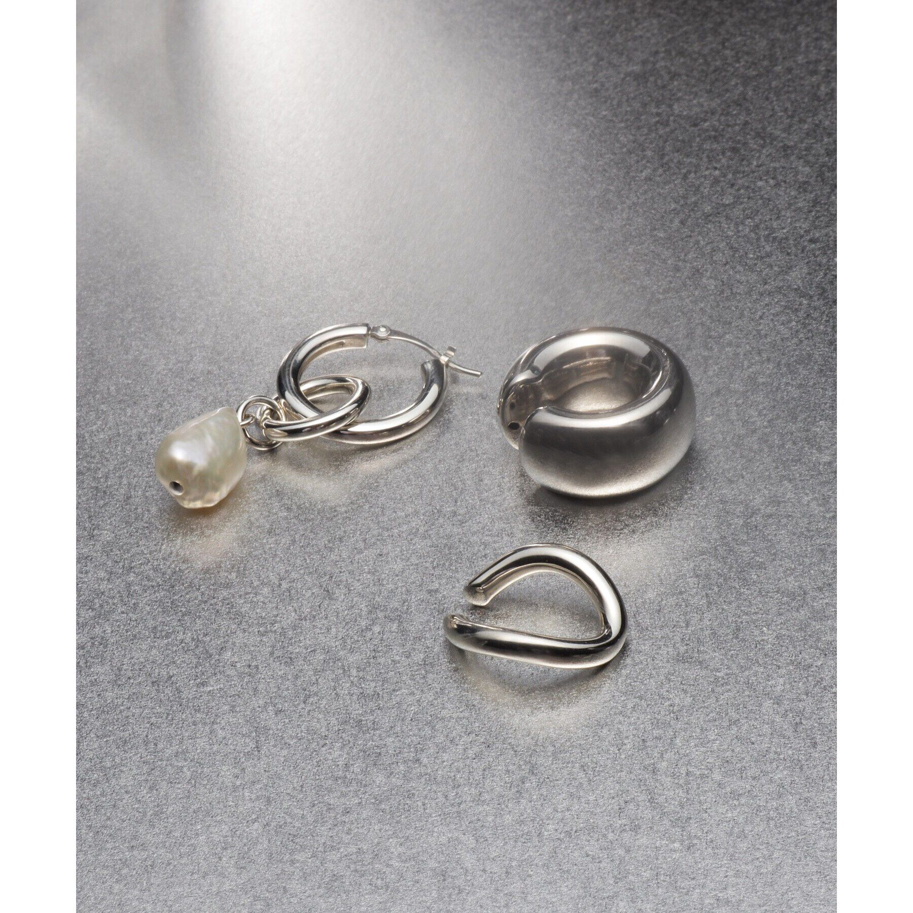 COCOSHNIK ONKITSCH「シルバー ラインイヤーカフ カーブ」|イヤリング|