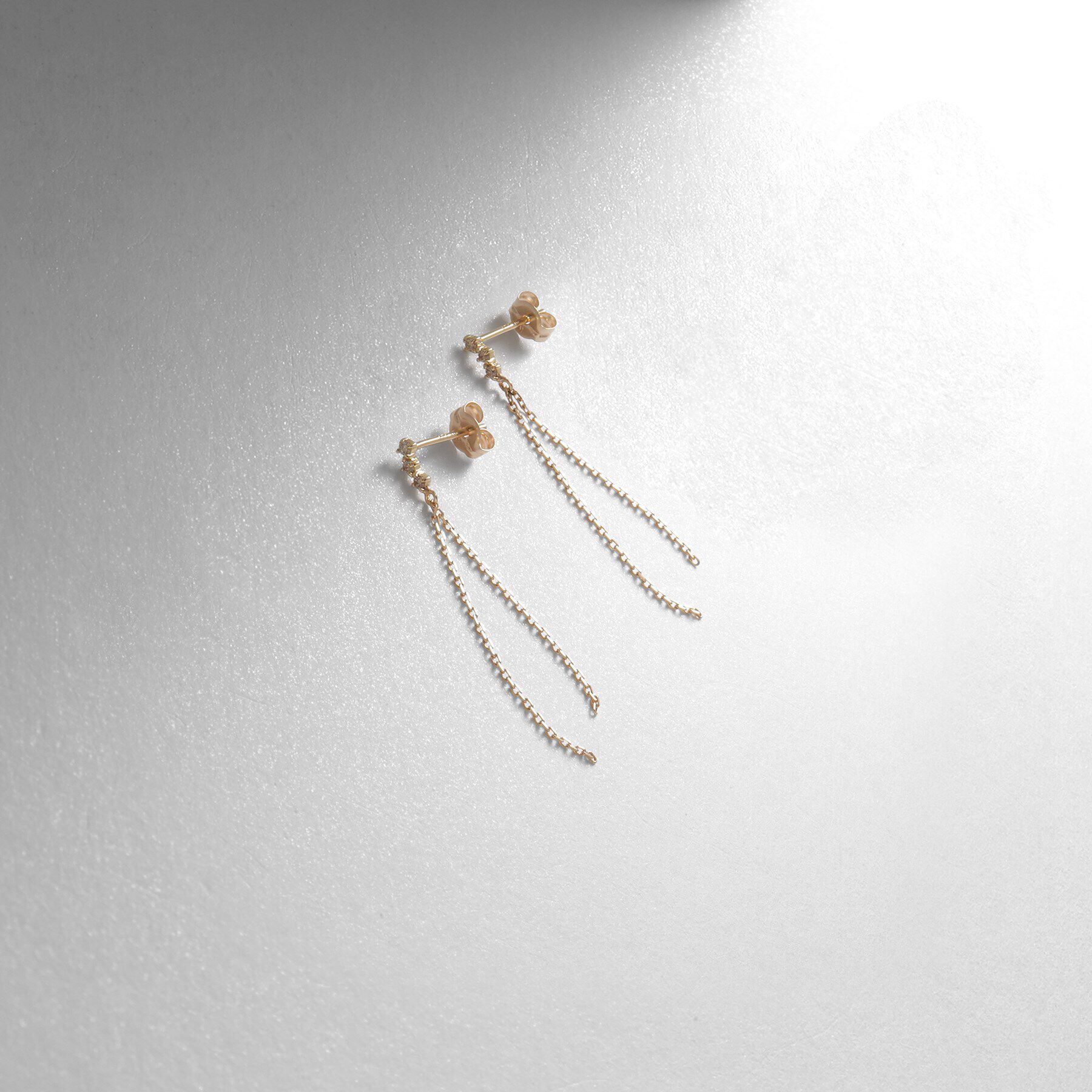 COCOSHNIK「K10ダイヤモンド フリンジチェーン スタッドピアス」|ピアス|