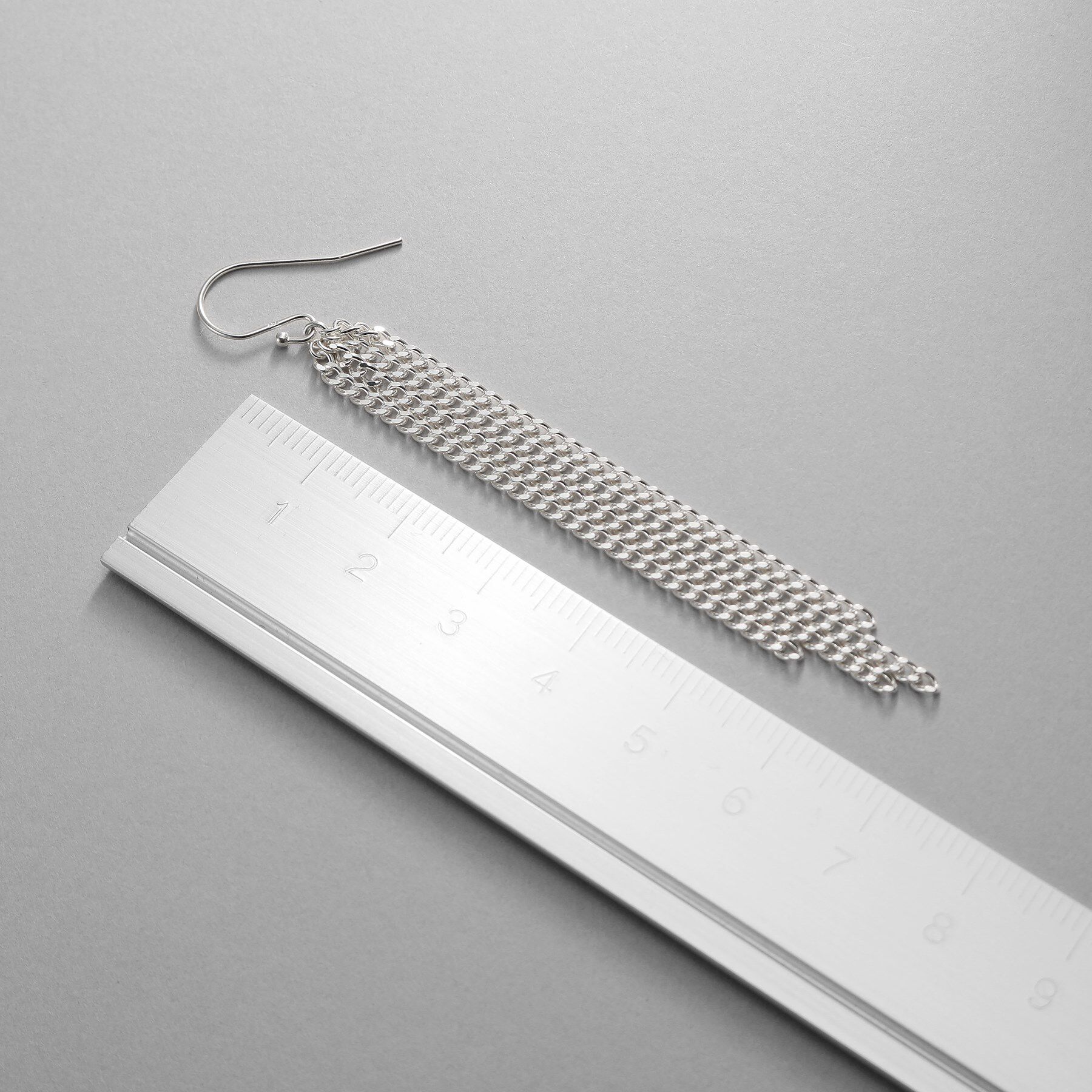 COCOSHNIK ONKITSCH「シルバー カーブチェーンフリンジピアス」|ピアス|