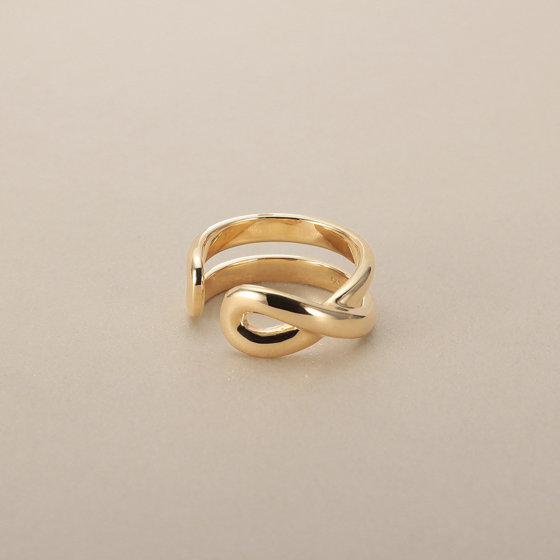 COCOSHNIK「K10ニュアンスクロスライン イヤーカフ」|イヤリング|