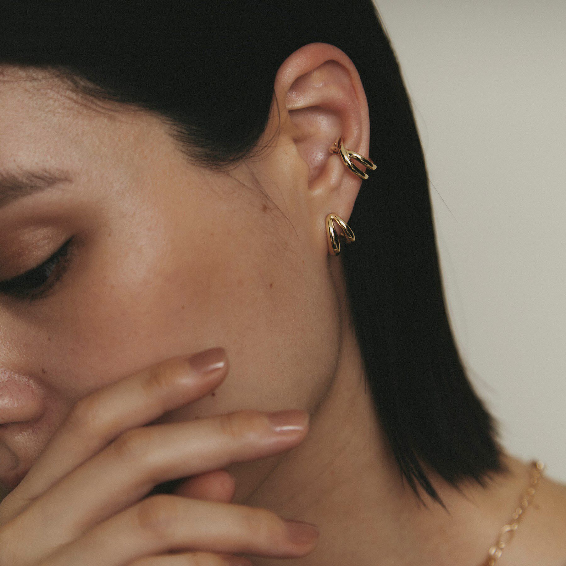 COCOSHNIK「K10ニュアンスクロスライン イヤーカフ」|イヤリング|