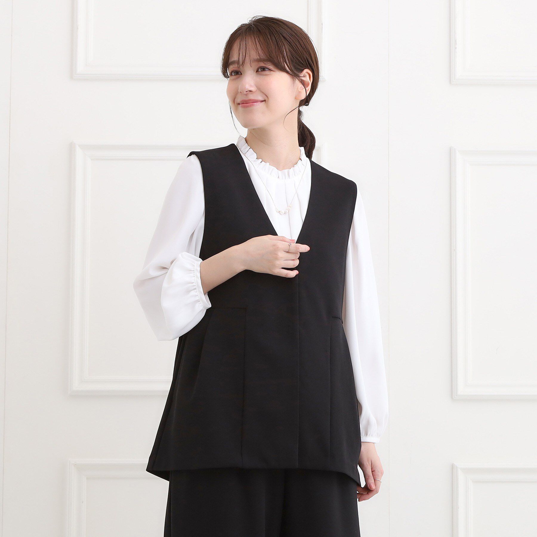 SHOO･LA･RUE「【洗濯機可/イージーケア/ストレッチ】きちんと楽に。カットジョーゼットペプラムジレ」|ベスト・ジレ|