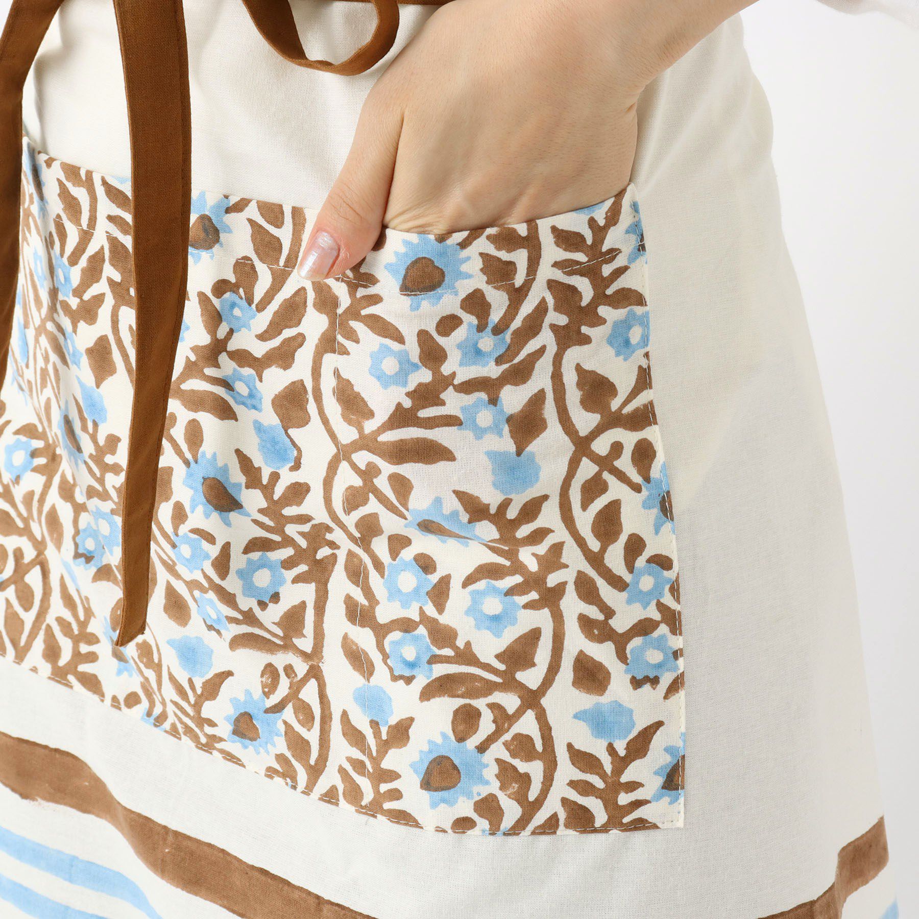 212 KITCHEN STORE「ブロックプリント カフェエプロン BL ＜212Kオリジナル＞」|食器・キッチングッズ|