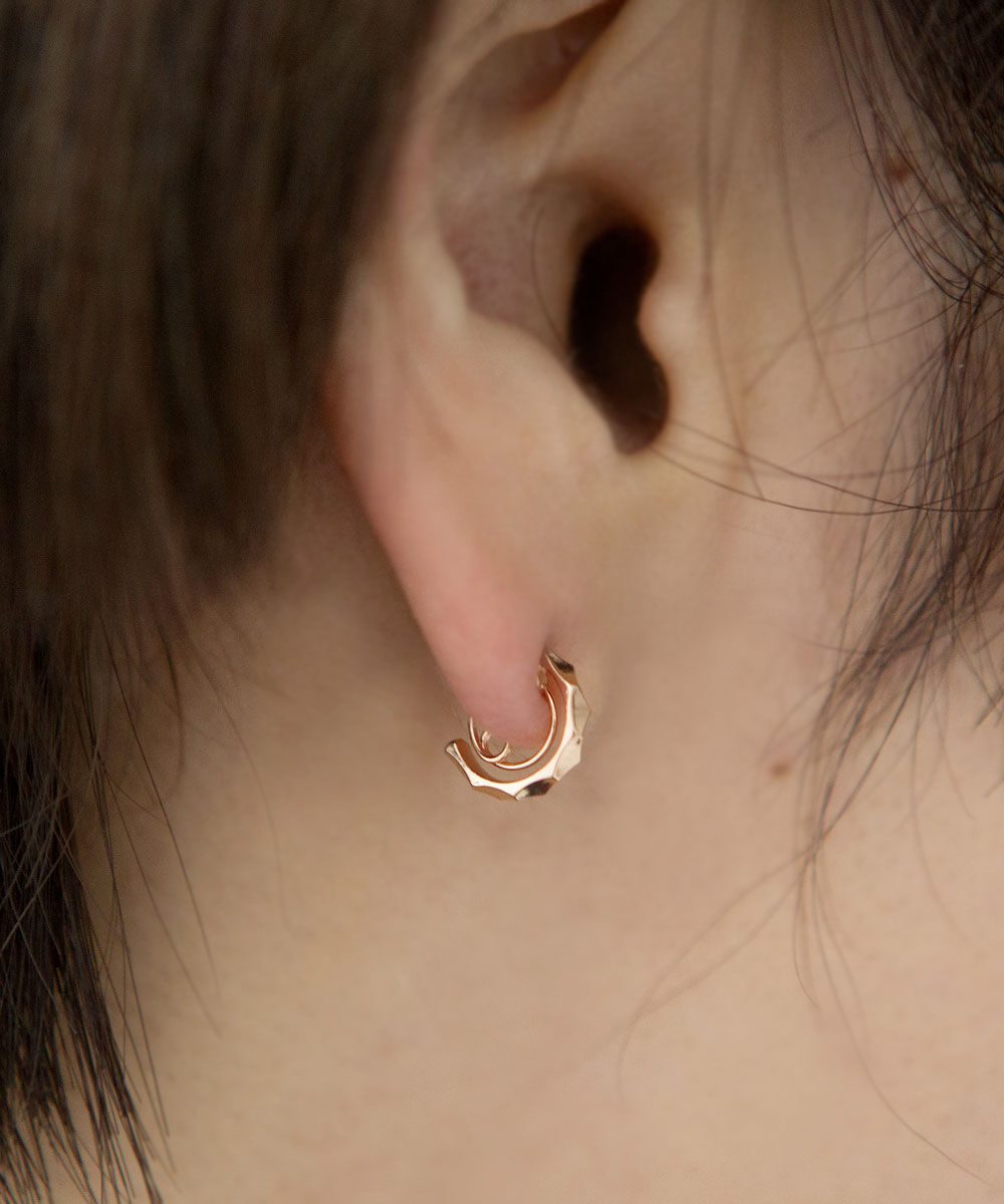 colleca la「miniループフィット・カットフープイヤリング」|イヤリング|