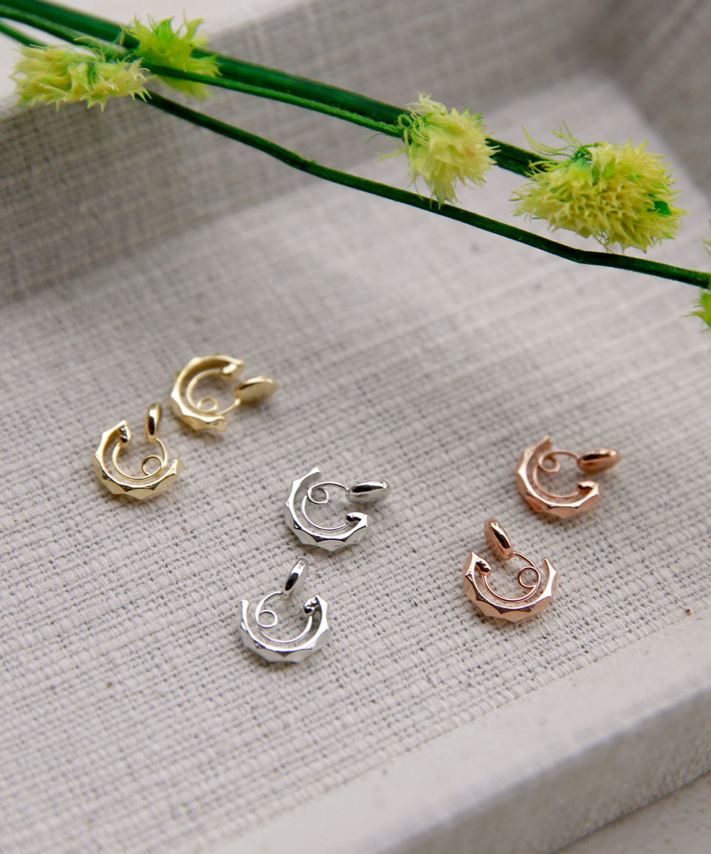 colleca la「miniループフィット・カットフープイヤリング」|イヤリング|