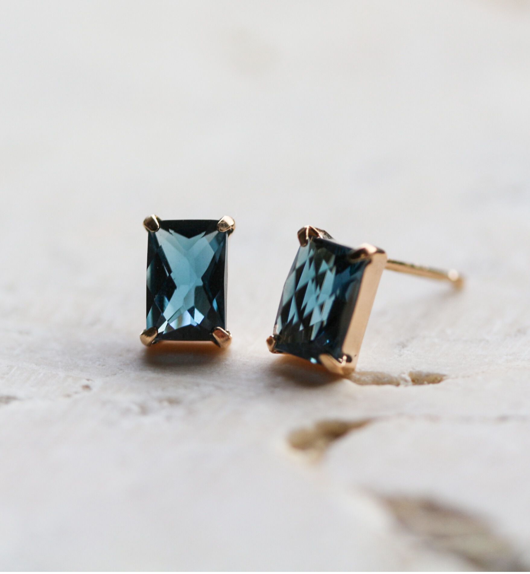  「ロンドンブルートパーズ レクタングル ピアス | K10YG」|ピアス|K10 イエローゴールド