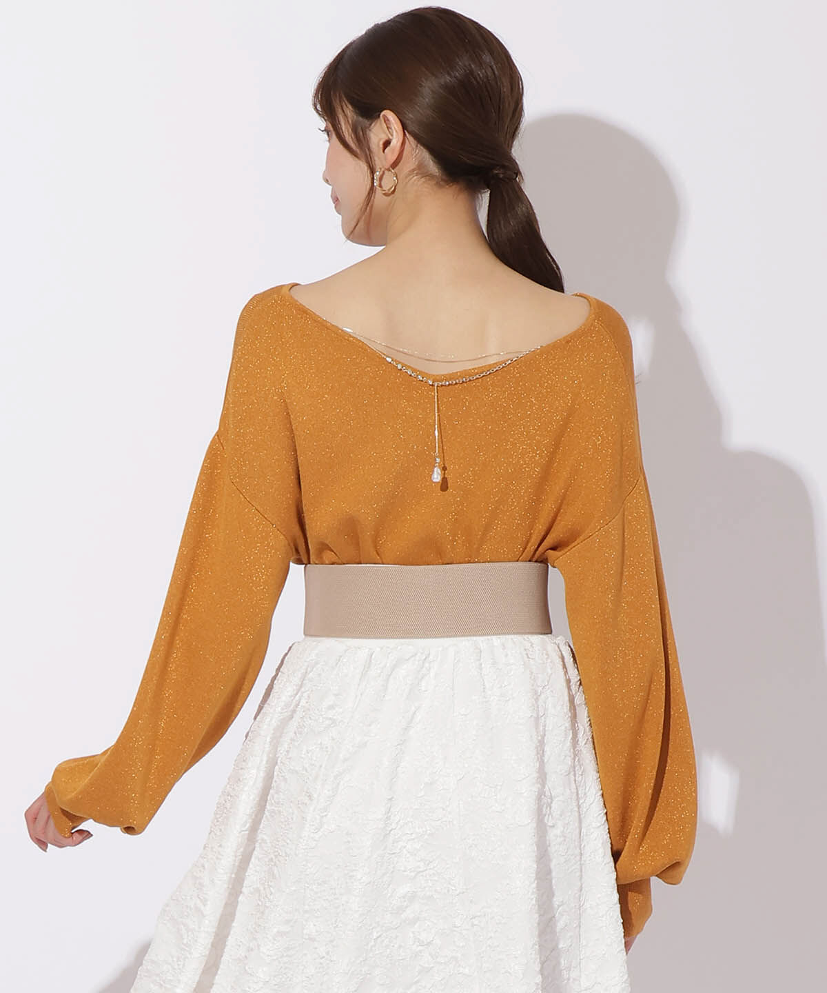 アンドクチュール「ラメニットバックチェーンプルオーバー」|ニット・セーター|