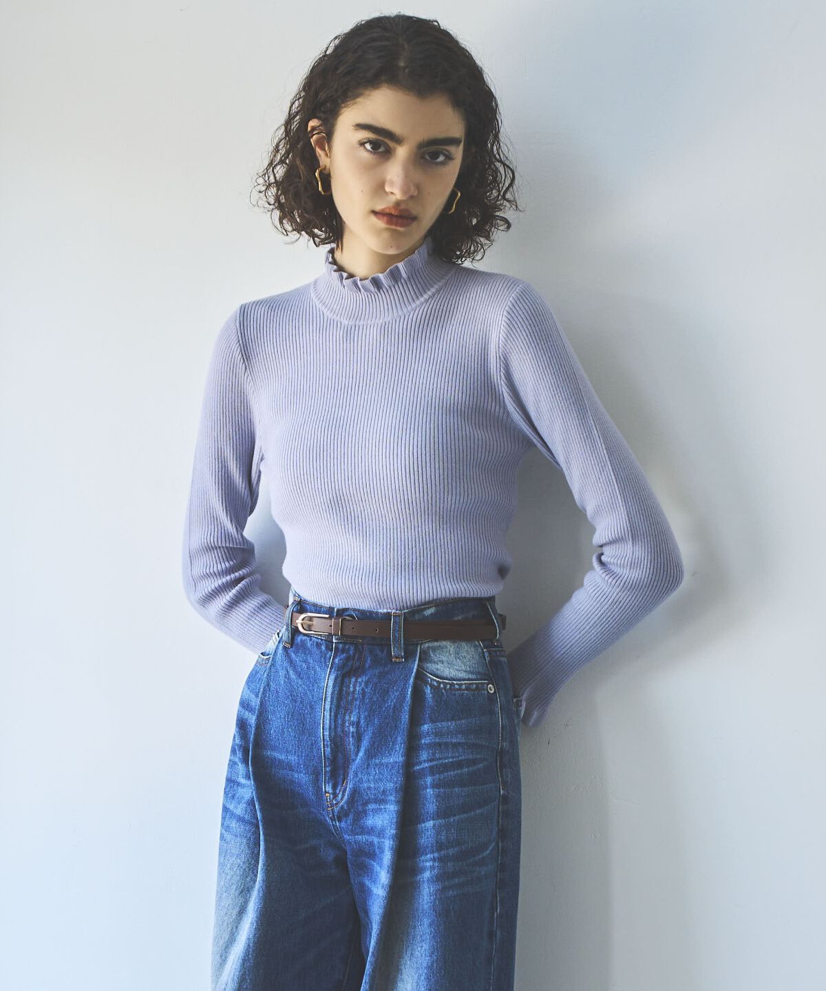 アンドクチュール「フリルネックリブプルオーバー」|ニット・セーター|