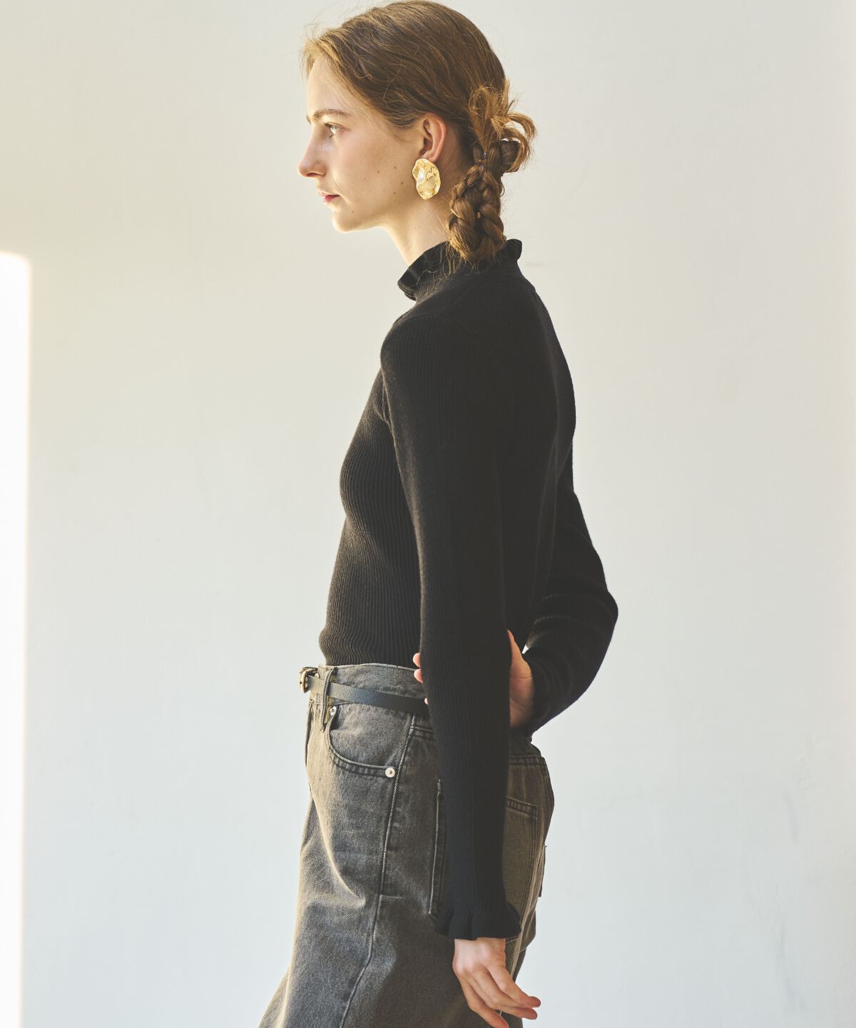 アンドクチュール「フリルネックリブプルオーバー」|ニット・セーター|