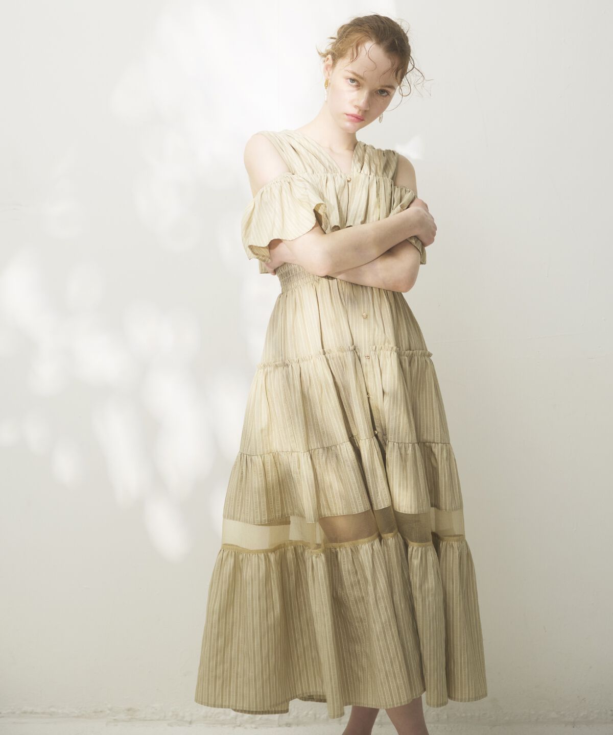 アンドクチュール「シアーティアードオープンショルダーワンピース」|ワンピース|