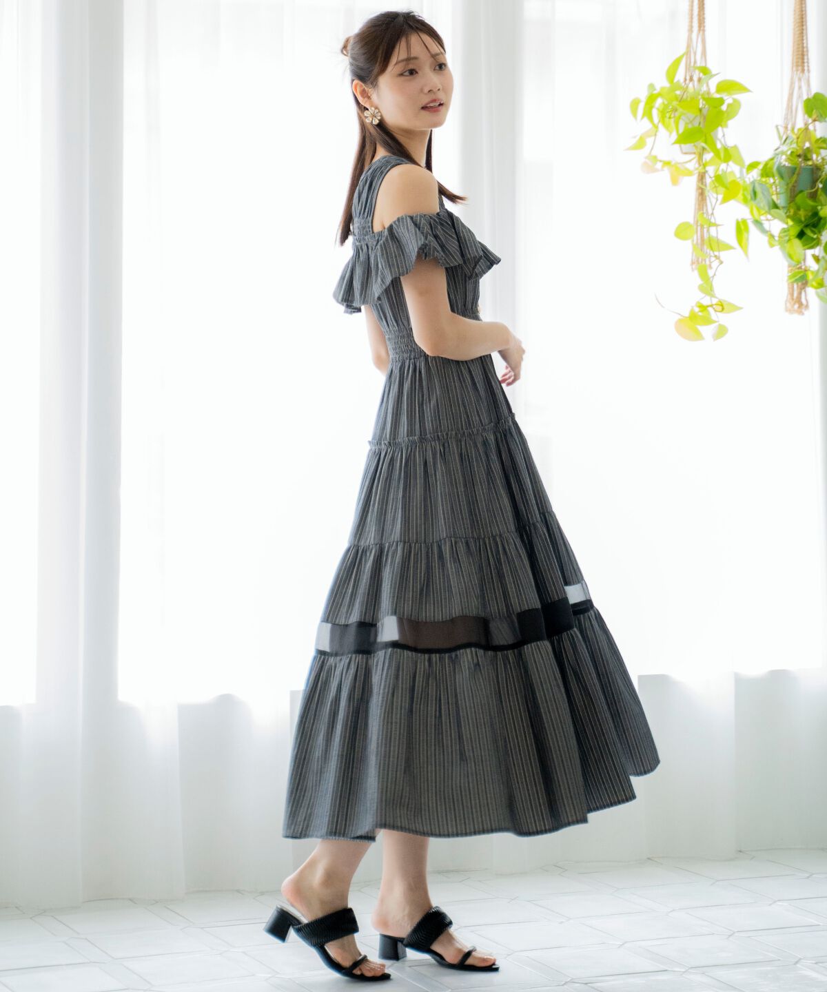 アンドクチュール「シアーティアードオープンショルダーワンピース」|ワンピース|