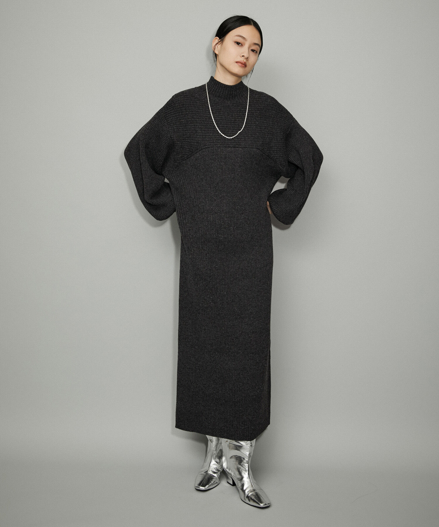 ADAM ET ROPE'「【WEB限定】フォルムスリーブハイネックニットワンピース」|ワンピース|