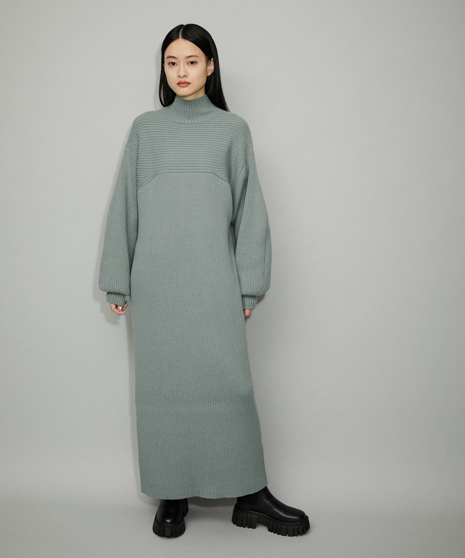 ADAM ET ROPE'「【WEB限定】フォルムスリーブハイネックニットワンピース」|ワンピース|