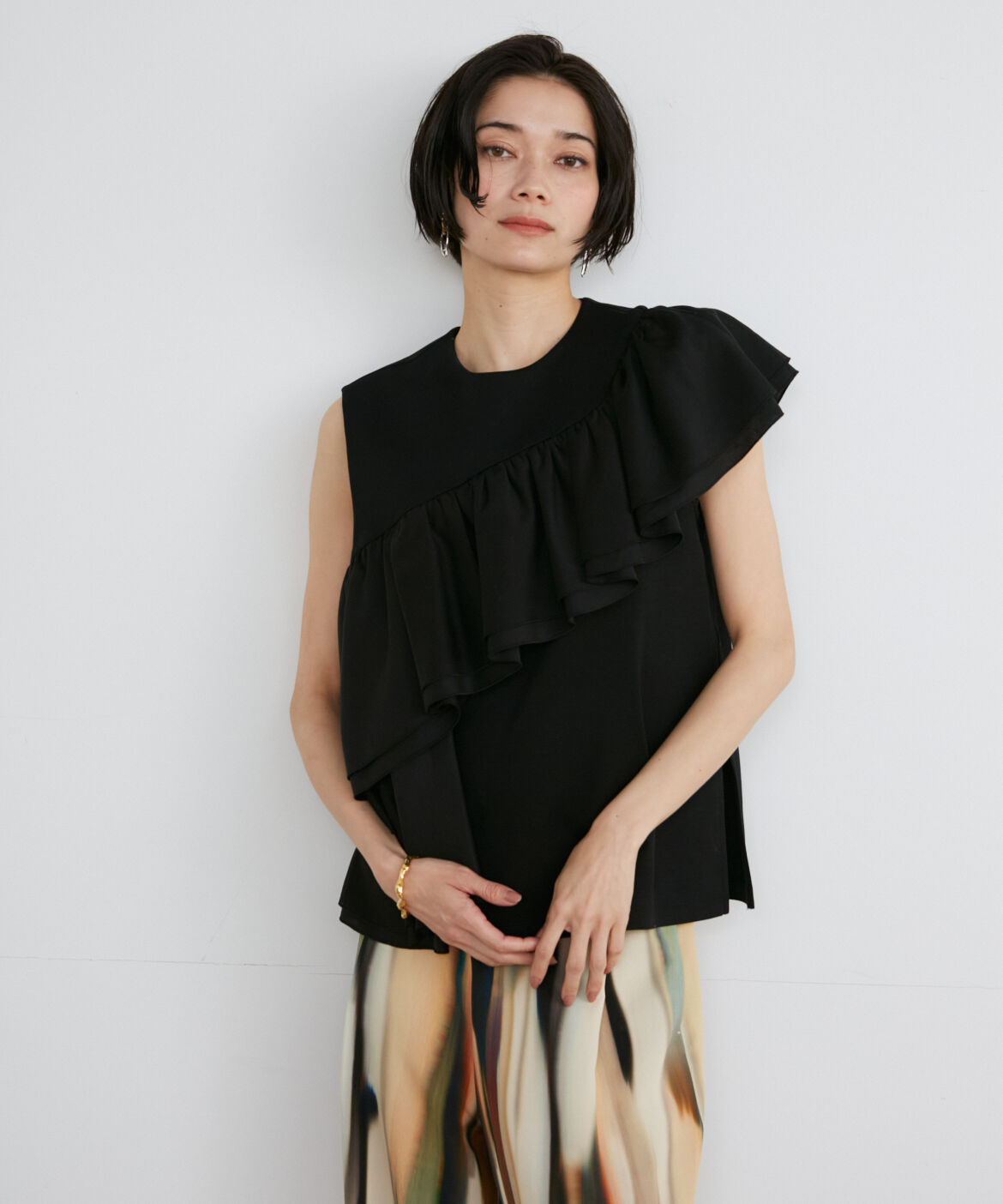 INED「アシンメトリーフリルカットソー《la veille by SUPERIOR CLOSET》」|Tシャツ・カットソー|ブラック