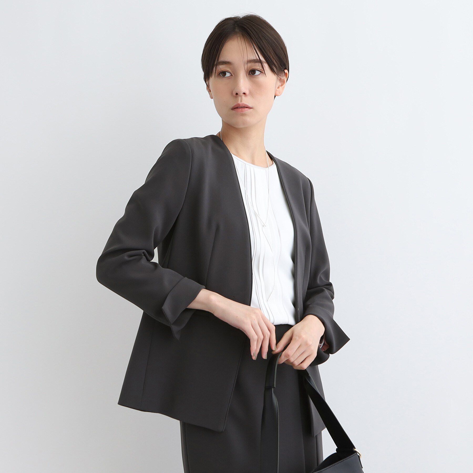 INDIVI「【洗える／日本製／定番スーツ】トリアセテート混ストレッチノーカラージャケット」|スーツ|チャコールグレー(0