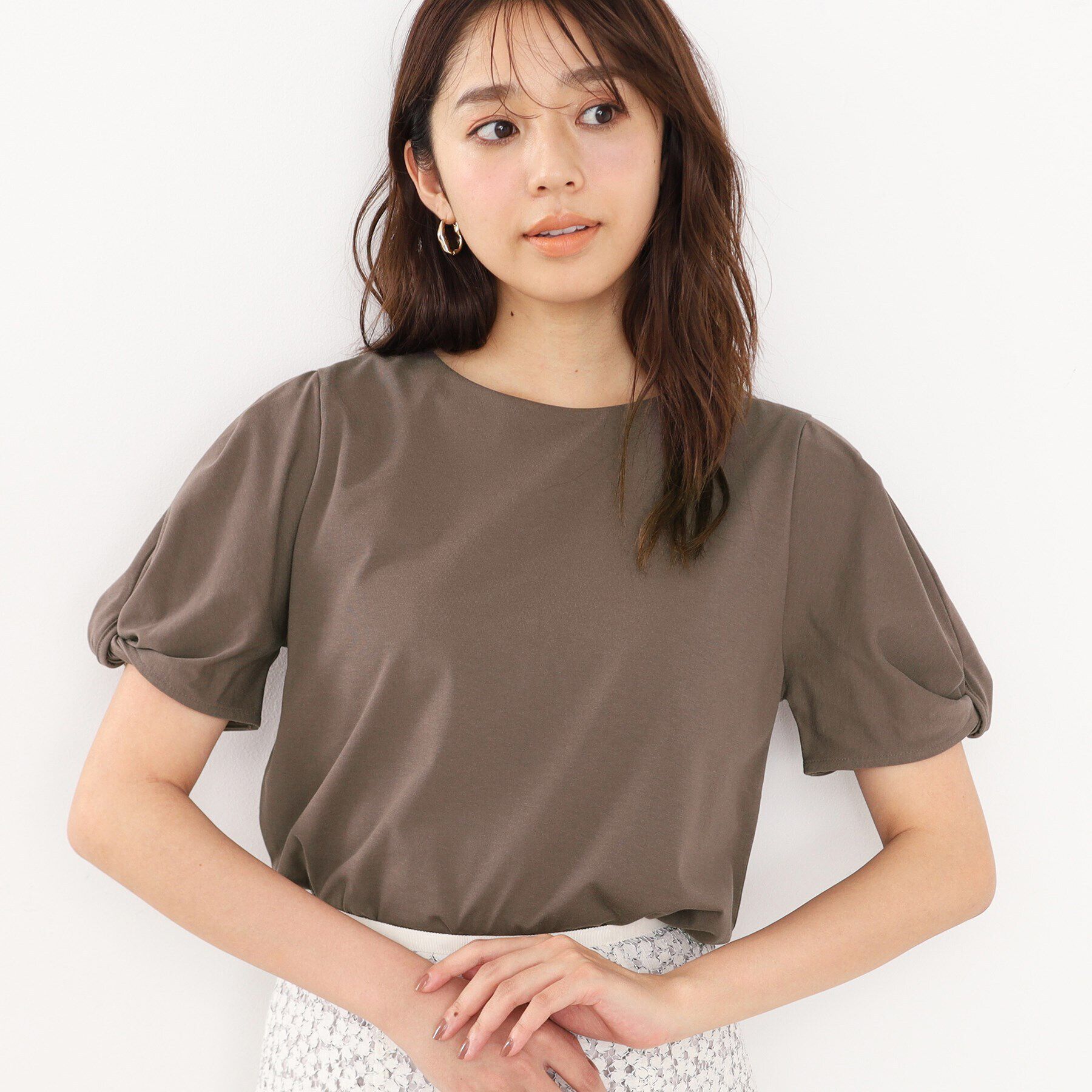 index「UV　ツイストスリーブカットソー【洗濯機洗い可/UVケア】」|Tシャツ・カットソー|ブラウン(044)