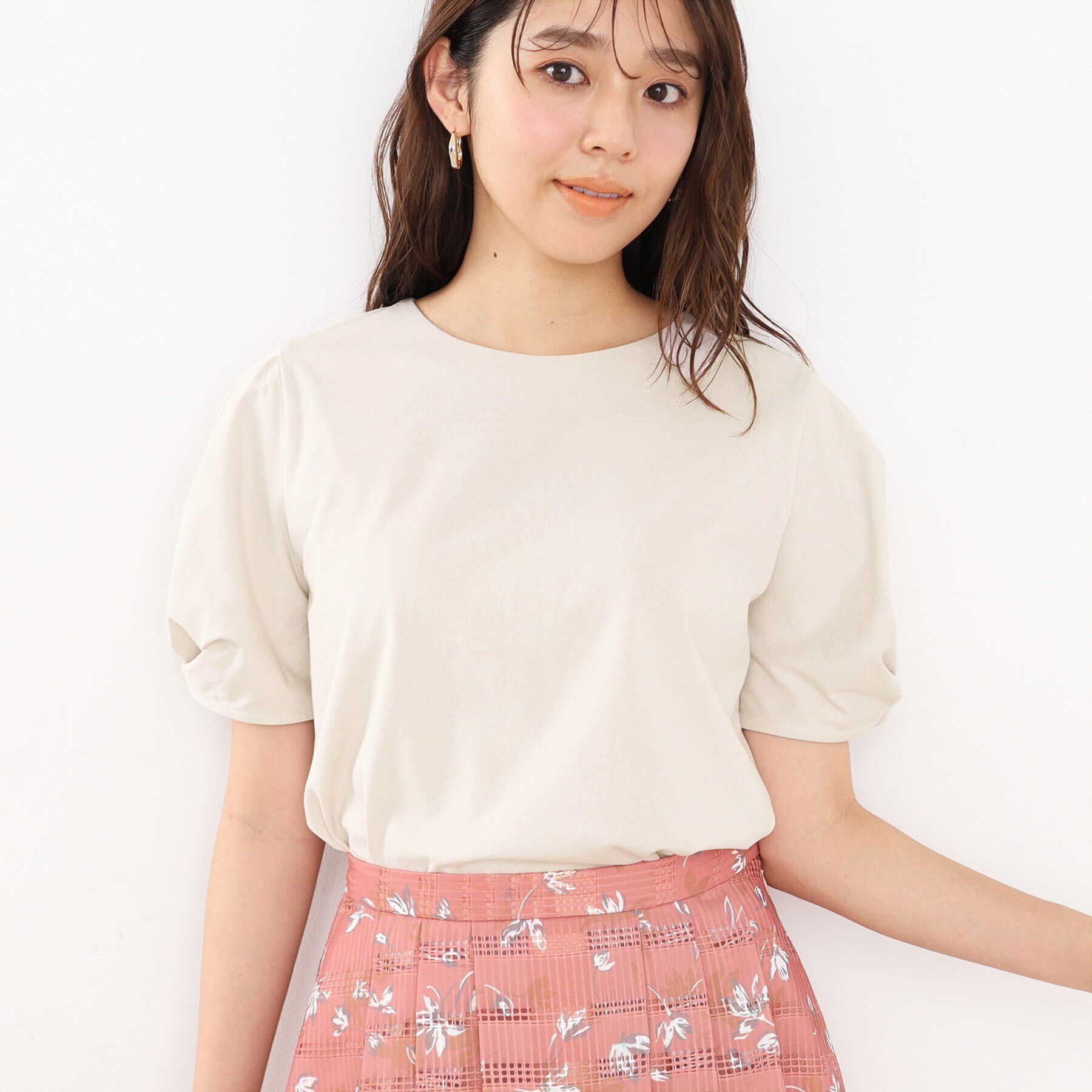 index「UV　ツイストスリーブカットソー【洗濯機洗い可/UVケア】」|Tシャツ・カットソー|グレージュ(050)