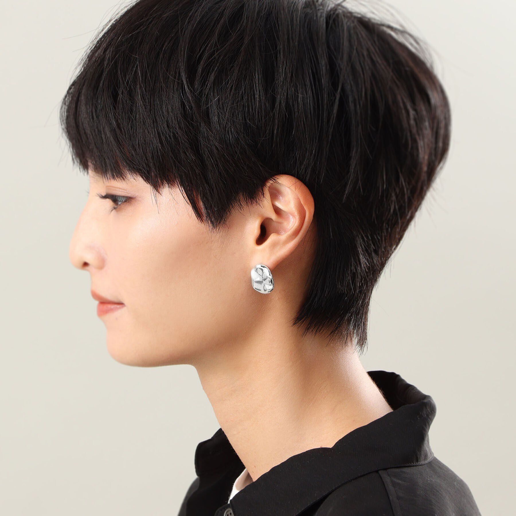 COCOSHNIK ONKITSCH「シルバー ニュアンスピアス アシンメプレート」|ピアス|