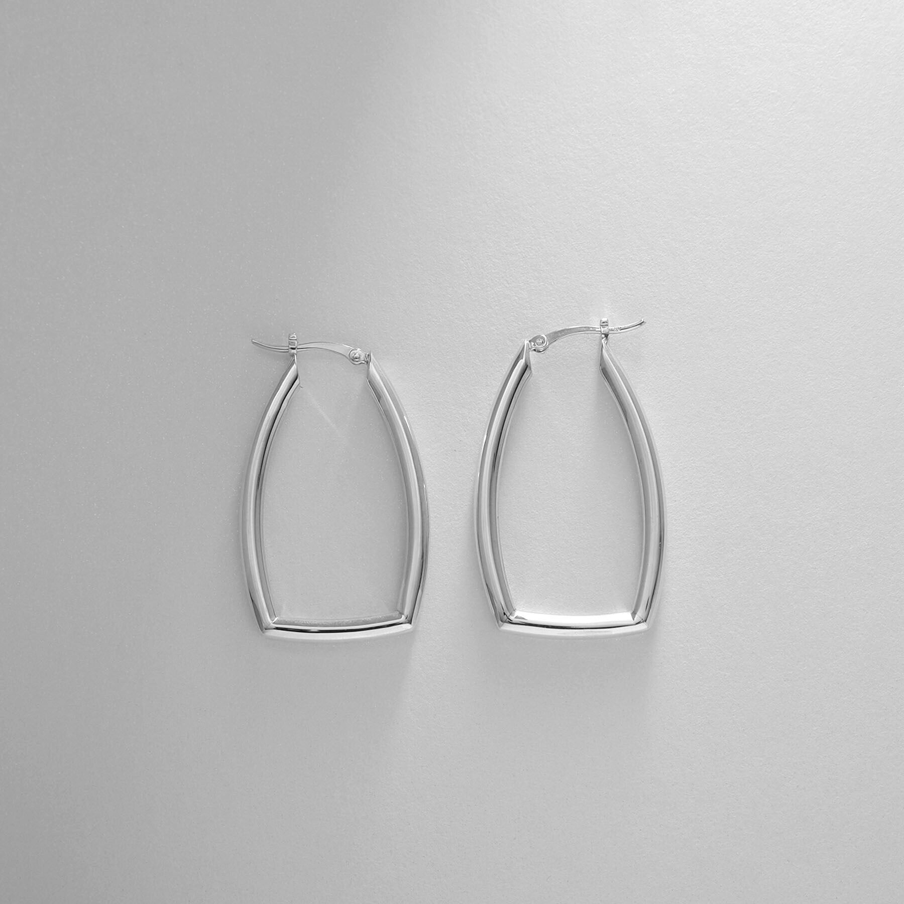 COCOSHNIK ONKITSCH「シルバー ホロウ フープレクタングルピアス」|ピアス|