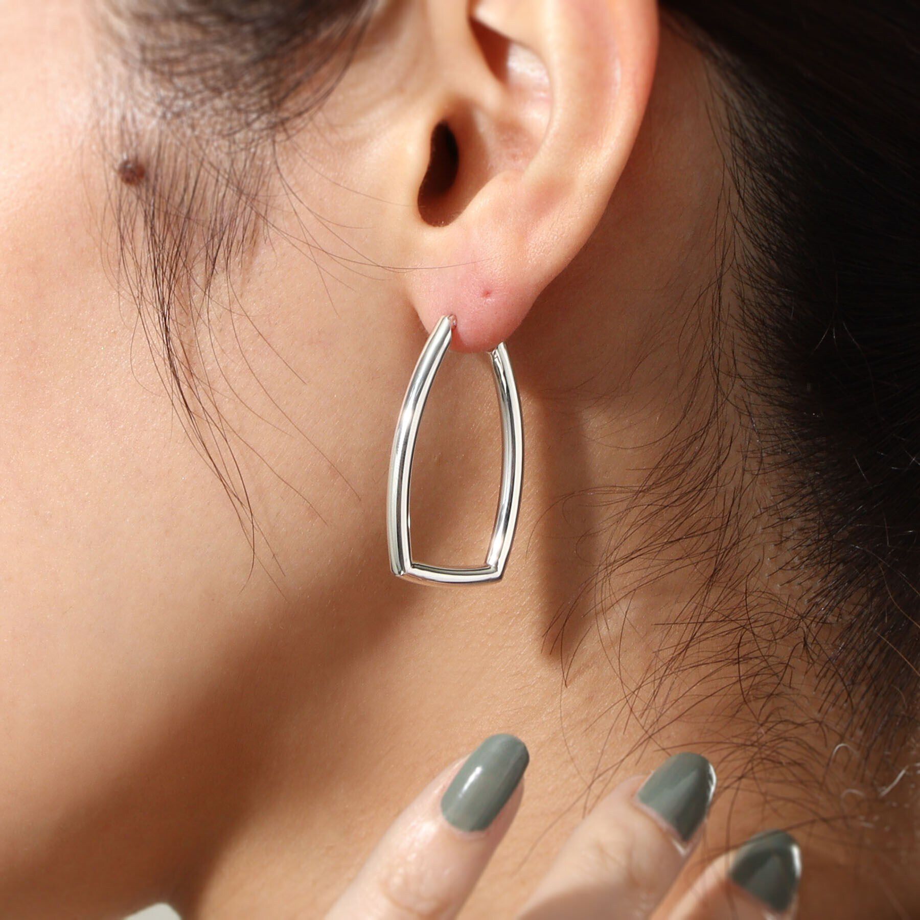 COCOSHNIK ONKITSCH「シルバー ホロウ フープレクタングルピアス」|ピアス|