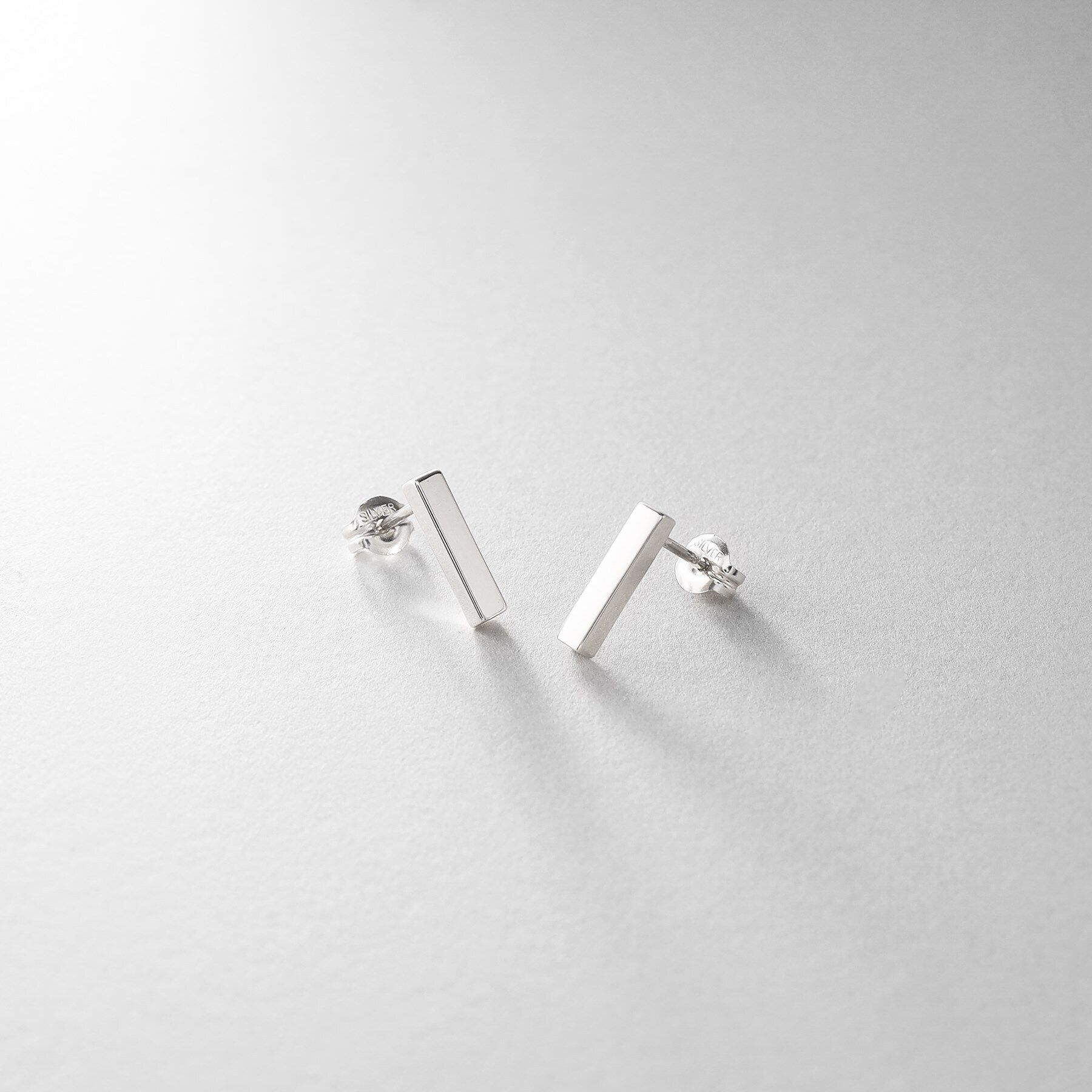 COCOSHNIK ONKITSCH「シルバー レクタングル スタッドピアス」|ピアス|シルバー(600)