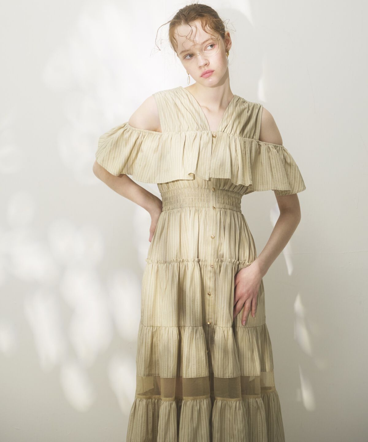 アンドクチュール「シアーティアードオープンショルダーワンピース」|ワンピース|