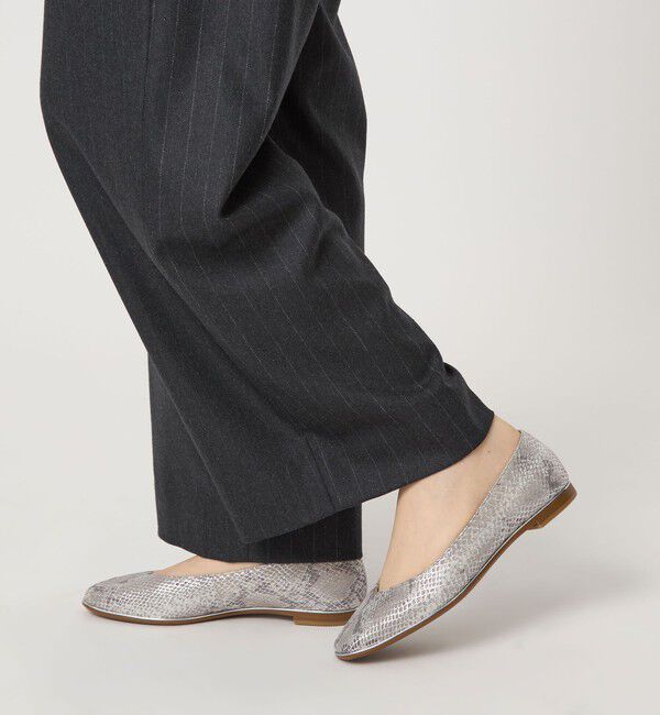 ODETTE E ODILE「ソフトVカット フラット15&darr;&uarr;」|パンプス|