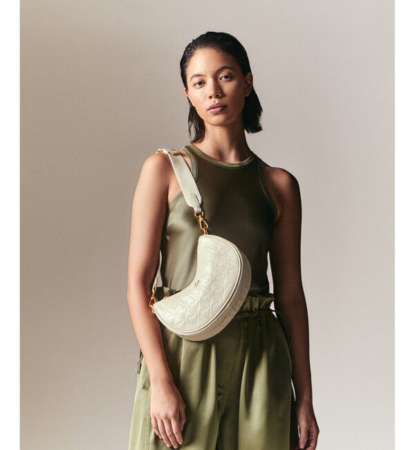 LACOSTE「マヘキ レザーショルダーバッグ / 三日月型ショルダーバッグ」|ショルダー・メッセンジャー|アイボリー