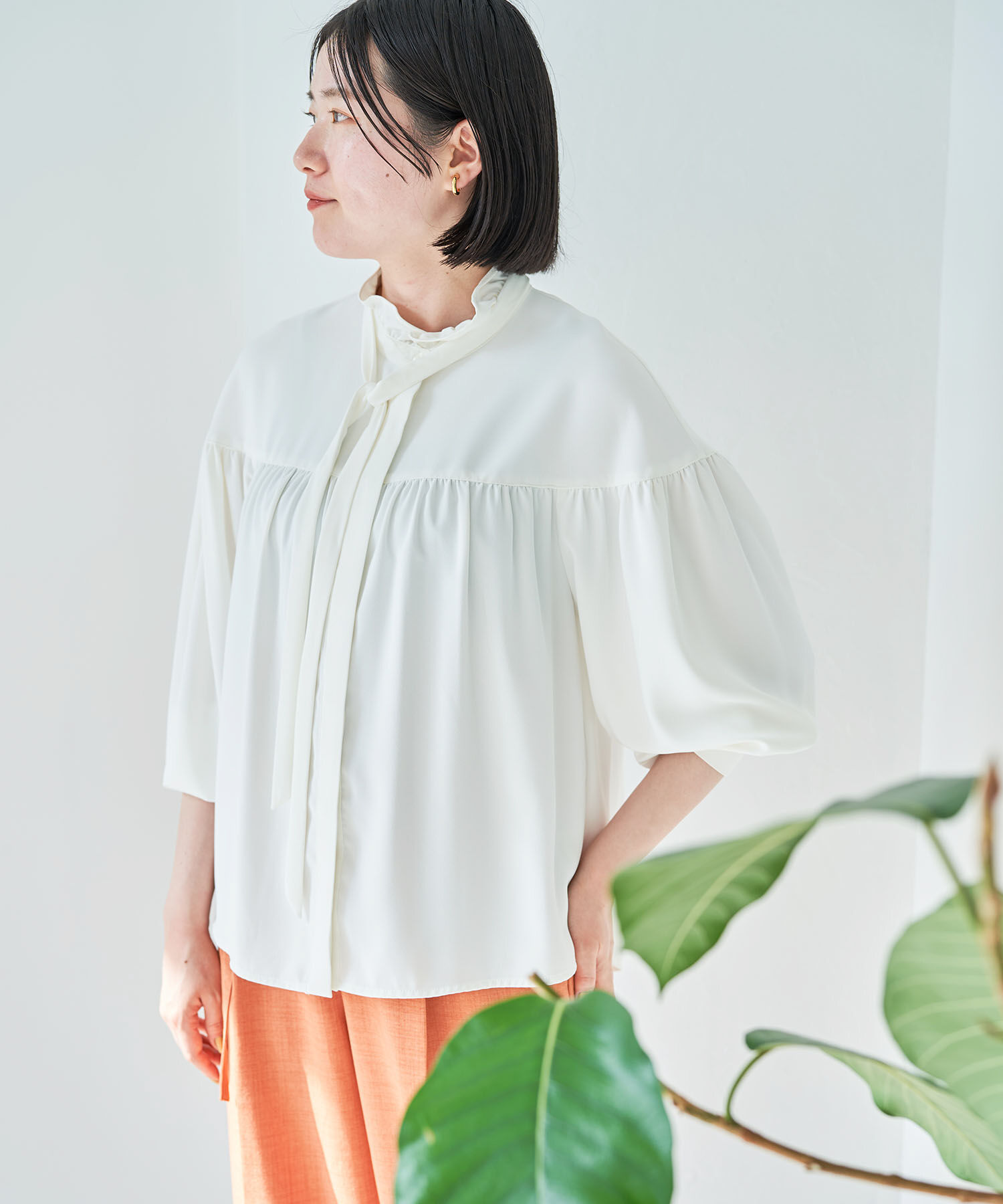 VIS「【洗える】KAMAKURA SHIRTコラボレーションフリルボウタイブラウス」|シャツ・ブラウス|