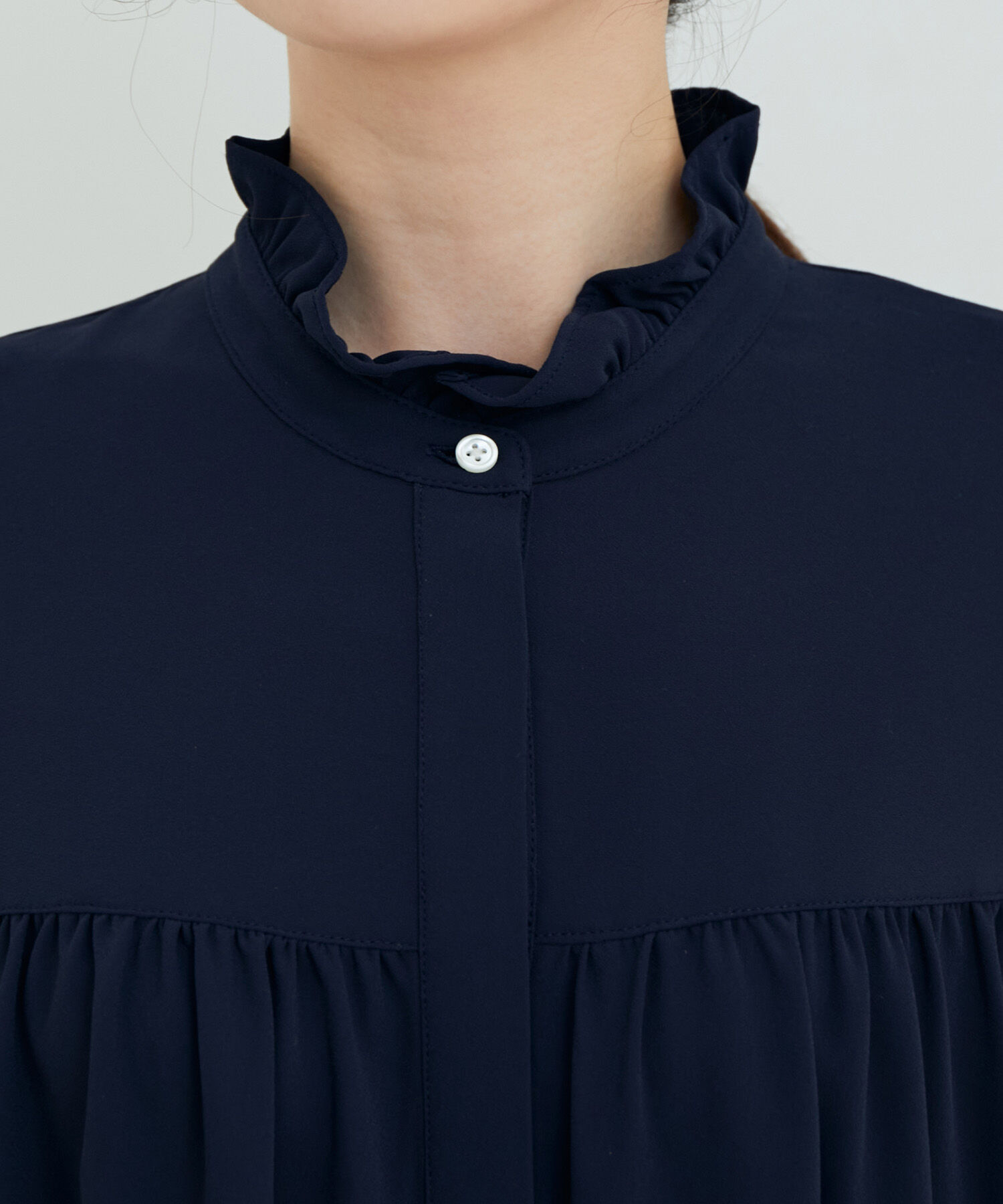 VIS「【洗える】KAMAKURA SHIRTコラボレーションフリルボウタイブラウス」|シャツ・ブラウス|