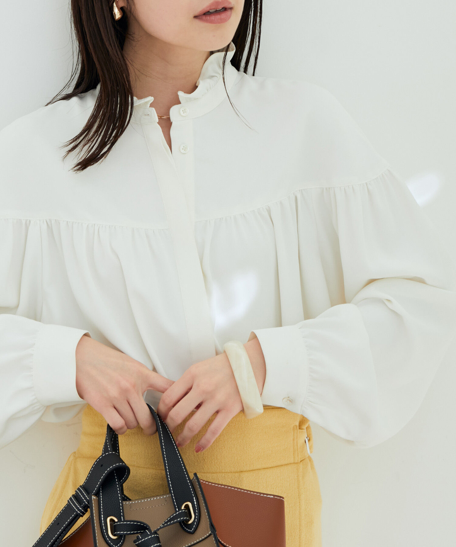 VIS「【洗える】KAMAKURA SHIRTコラボレーションフリルボウタイブラウス」|シャツ・ブラウス|