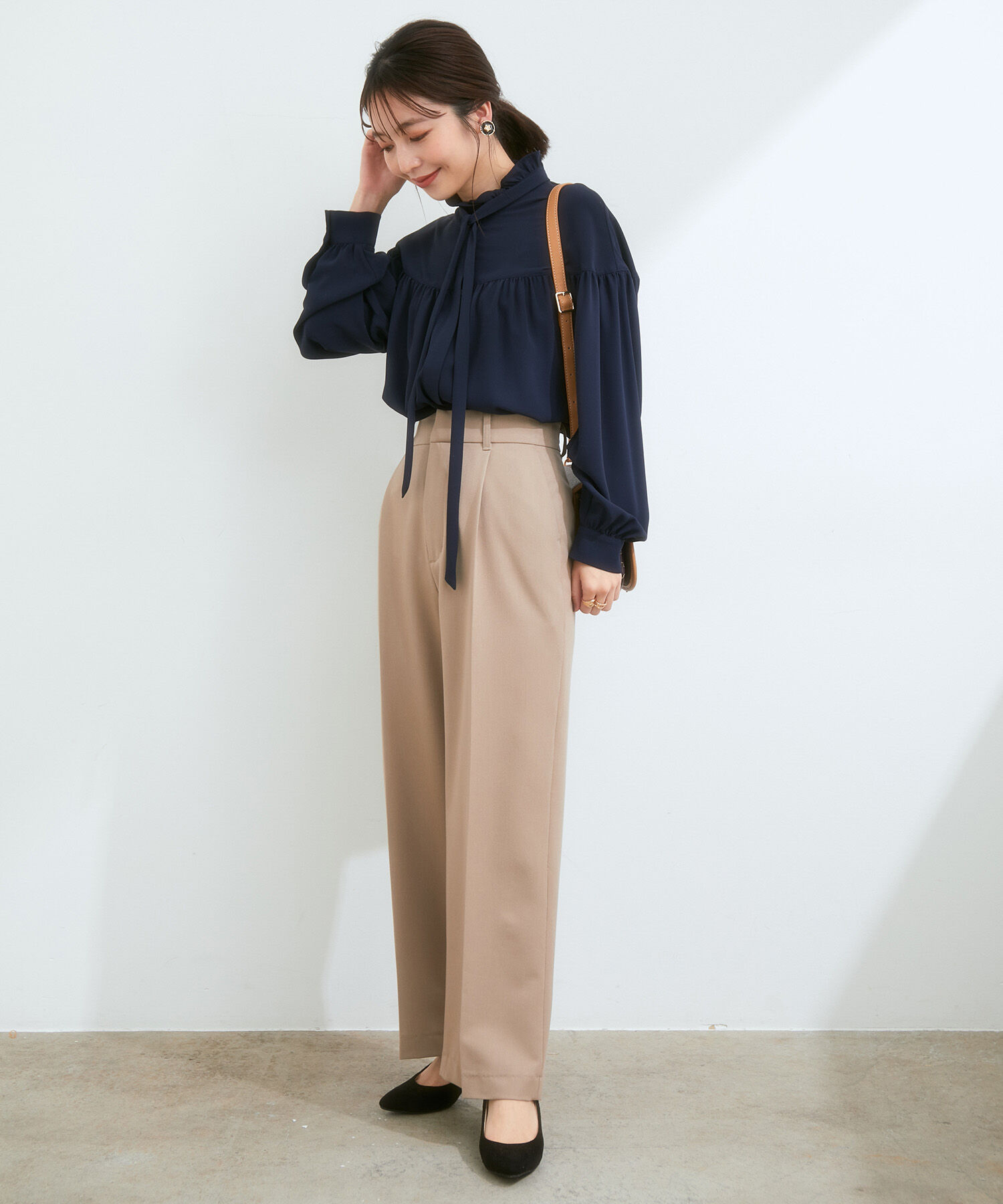 VIS「【洗える】KAMAKURA SHIRTコラボレーションフリルボウタイブラウス」|シャツ・ブラウス|