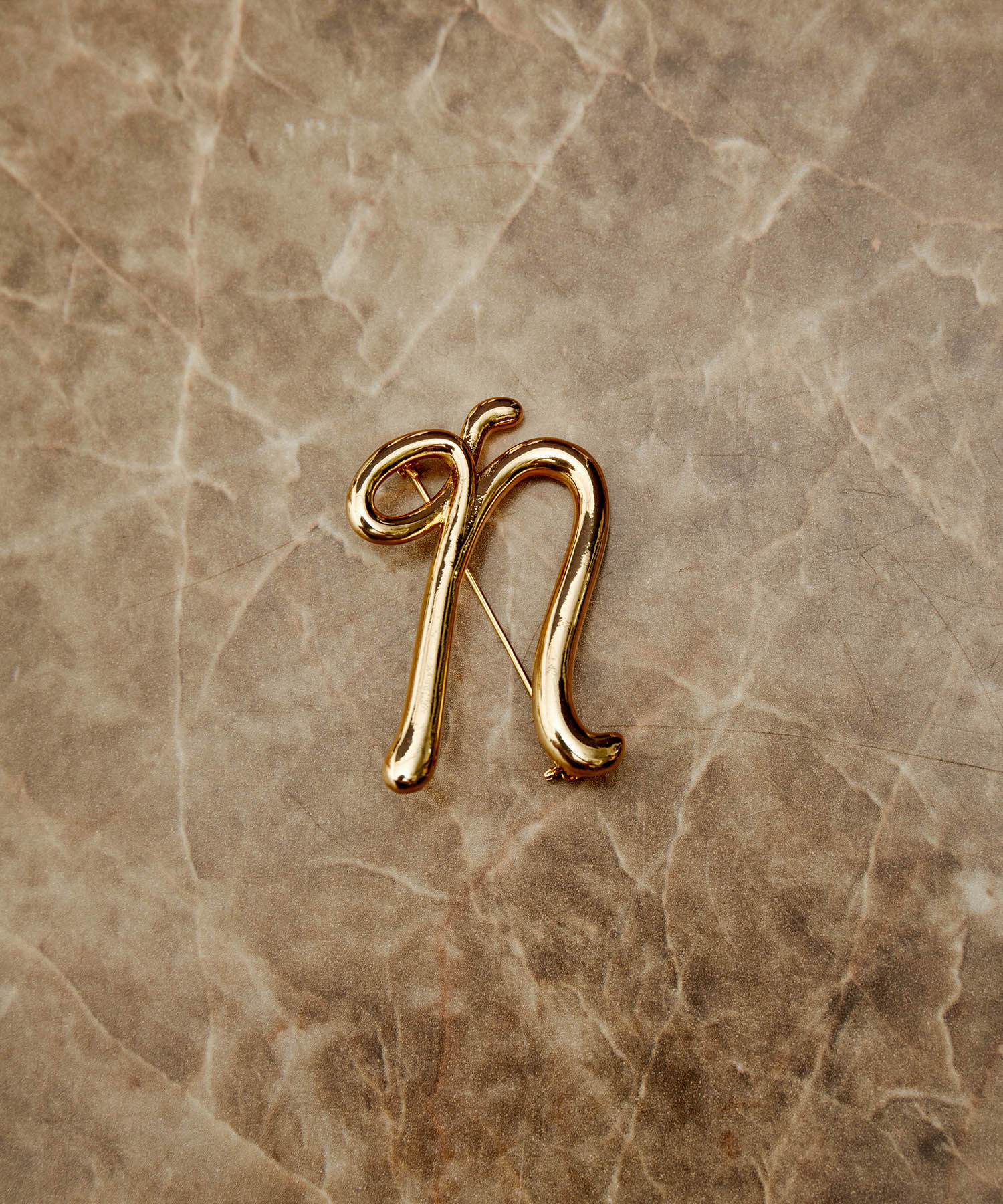 ADAM ET ROPE'「イニシャルブローチ」|ブローチ・コサージュ|ホワイト系(14)