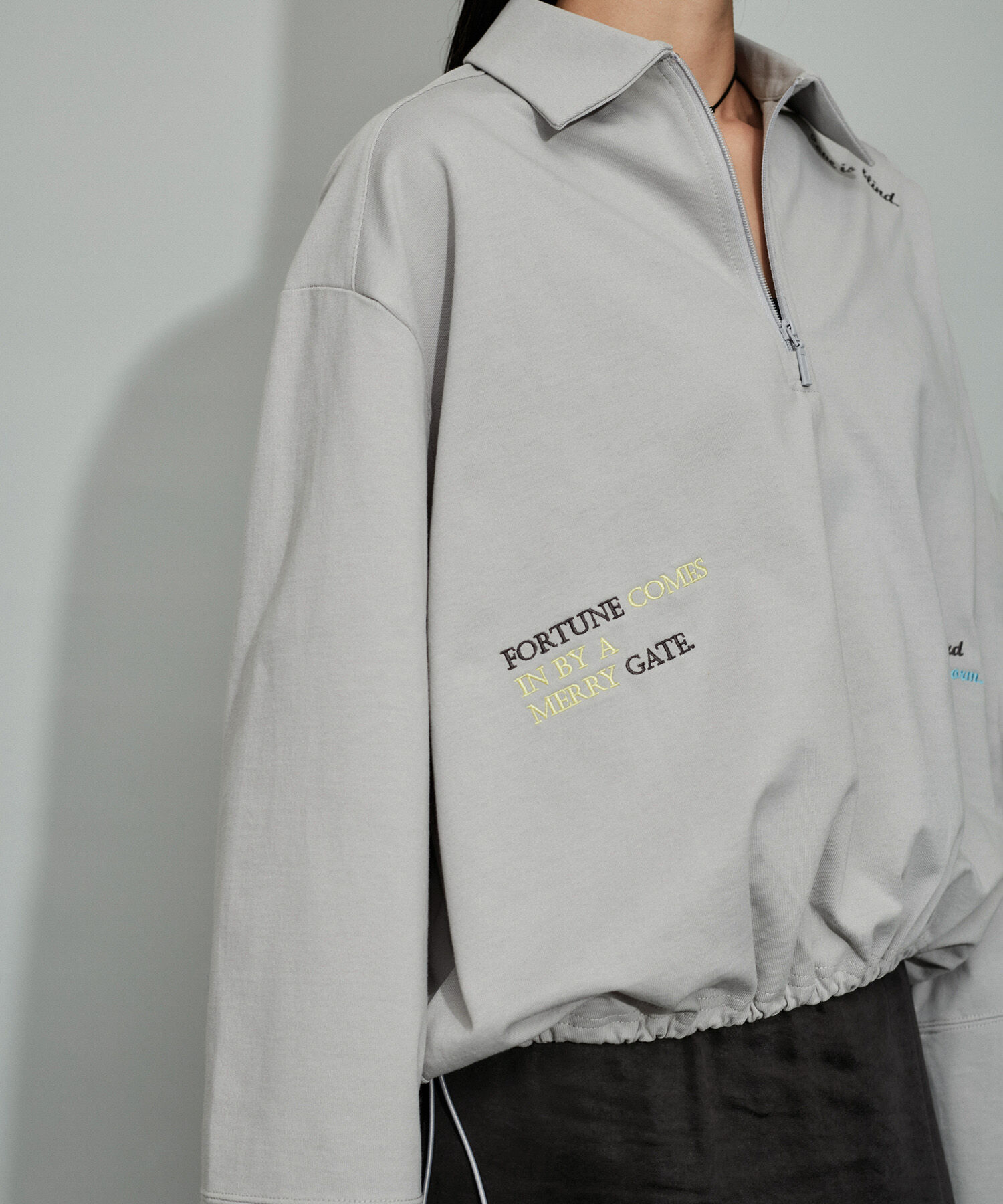 ADAM ET ROPE'「【WEB限定・洗える】ミックスロゴ刺繍ハーフジップロンT」|Tシャツ・カットソー|ライトグレー(08)