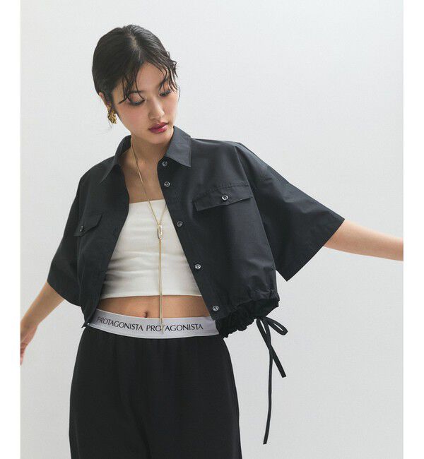 ADAM ET ROPE'「【逸品】・【サステナブル】クロップドギャザリングシャツ」|シャツ・ブラウス|ブラック(01)