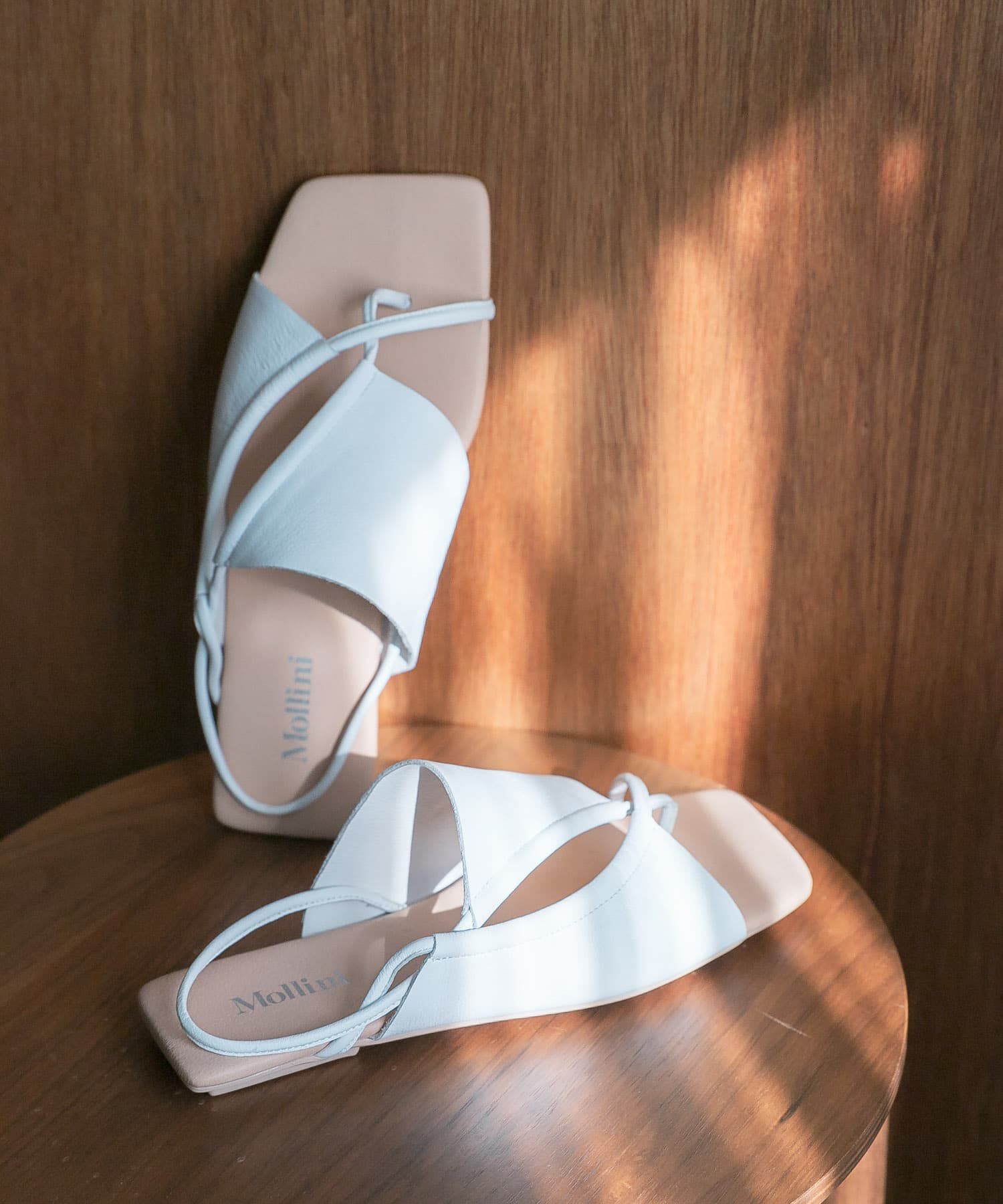 URBAN RESEARCH ROSSO「Mollini　クロスフラットサンダル」|サンダル|