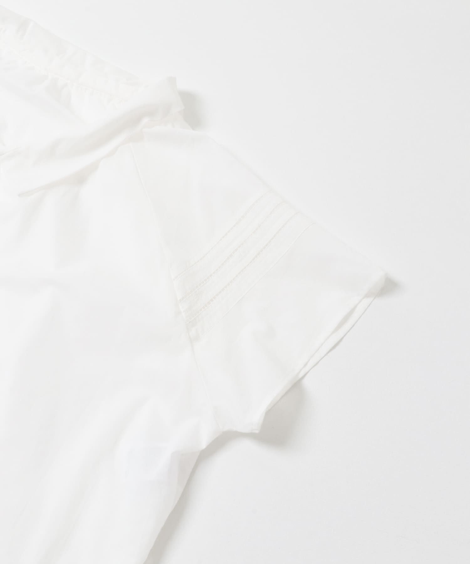 URBAN RESEARCH「ハーフスリーブフリルカラーブラウス」|シャツ・ブラウス|