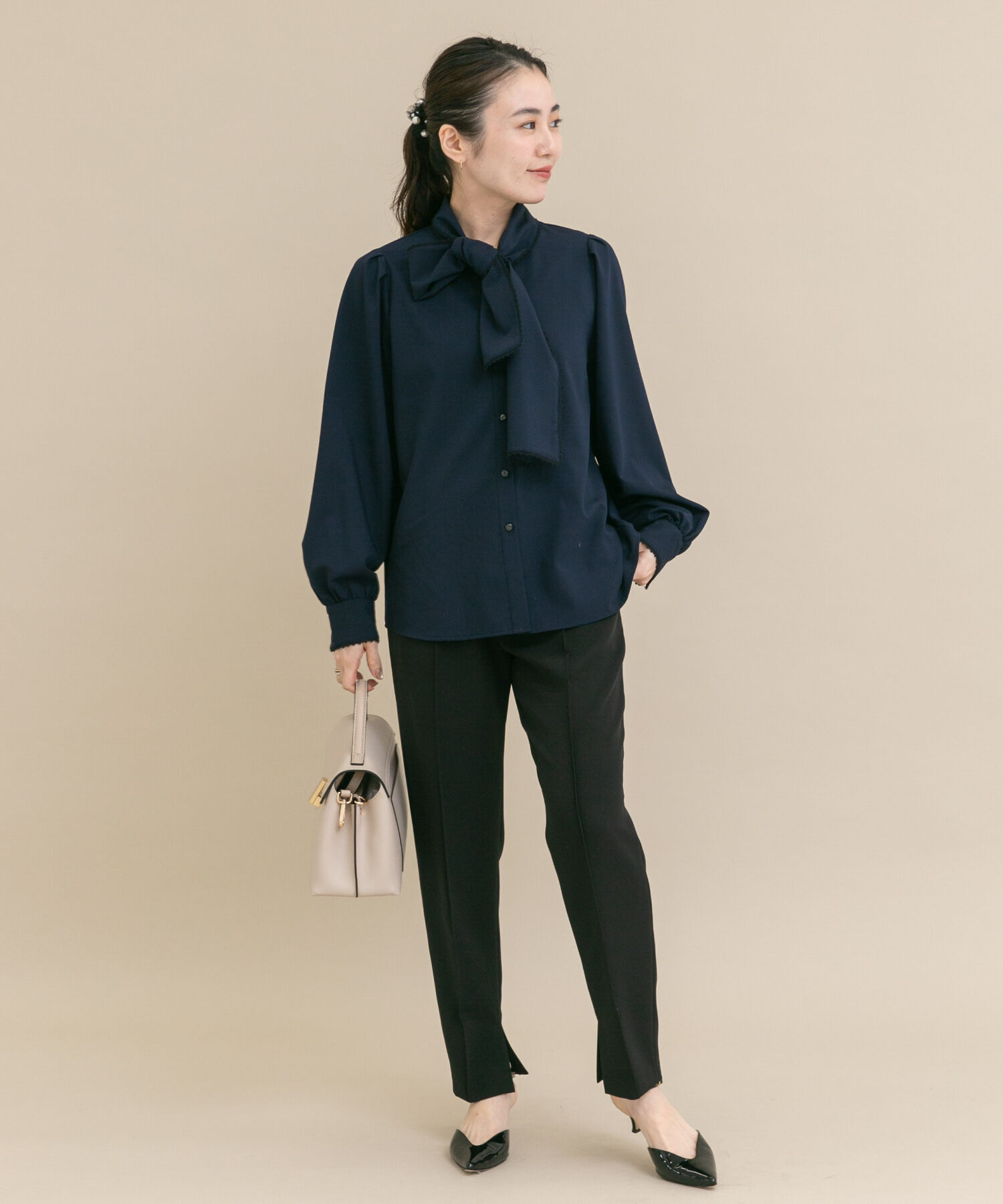 URBAN RESEARCH ROSSO「『WEB/一部店舗限定』トリミングボウタイブラウス」|シャツ・ブラウス|