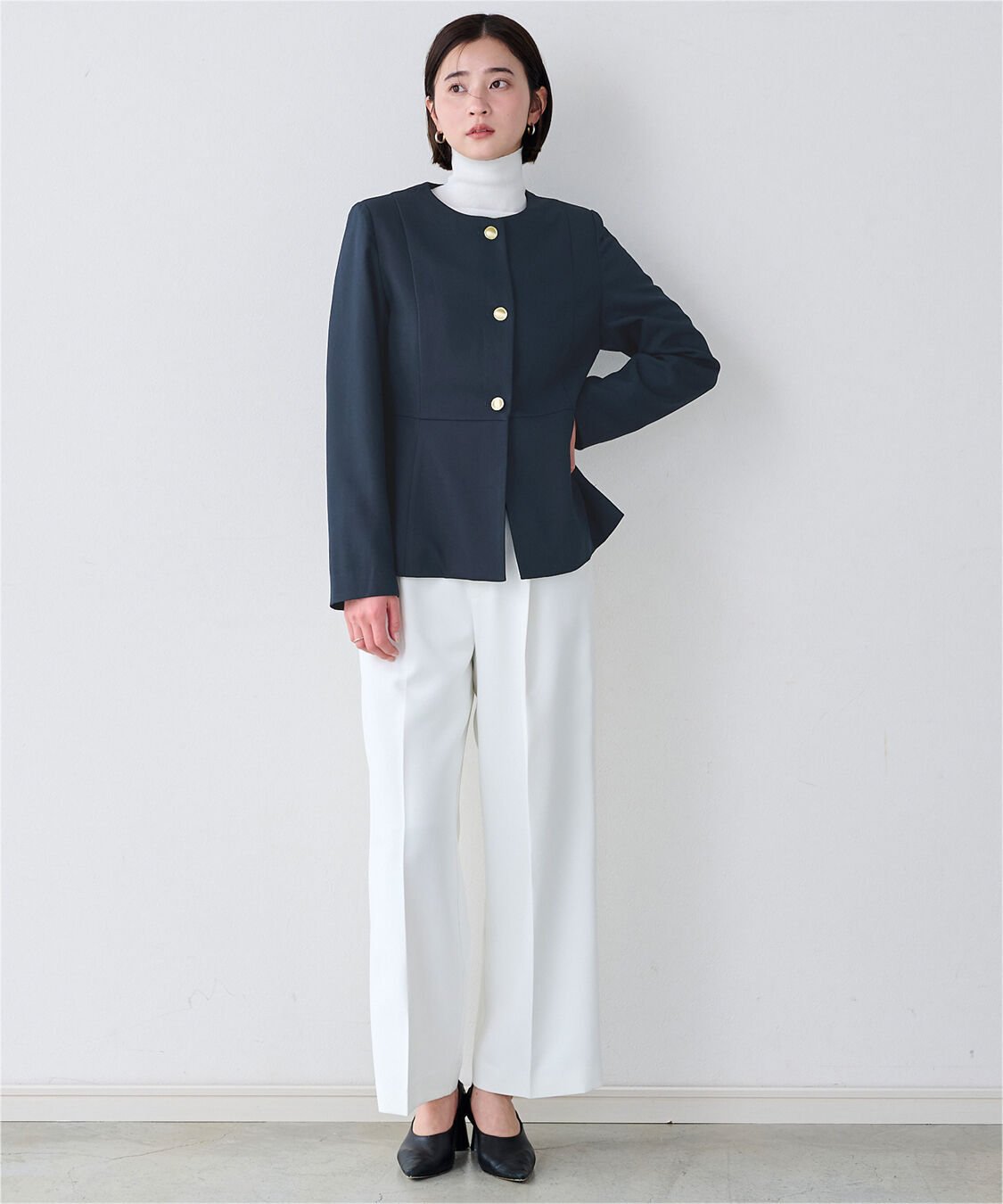 ur's「【小林有里さんコラボアイテム】美シルエットゴールド釦ペプラムジャケット」|ノーカラージャケット|