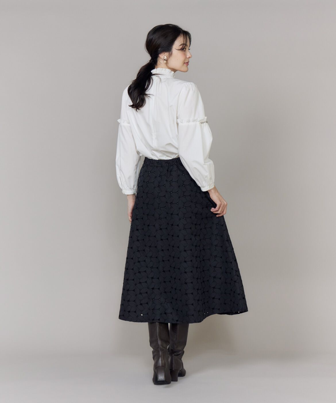 Maglie le cassetto「《大きいサイズ》フラワー刺繍タックスカート」|フレア|