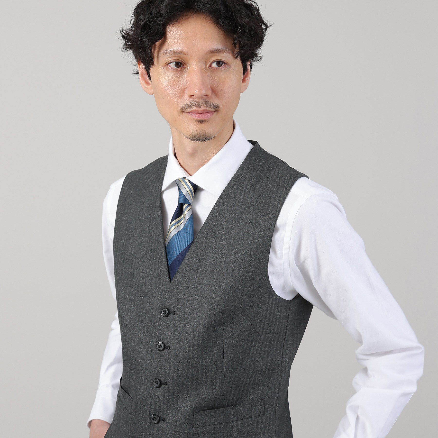 TAKEO KIKUCHI「【Sサイズ～】シャイニーヘリンボンストライプ ベスト」|スーツ|