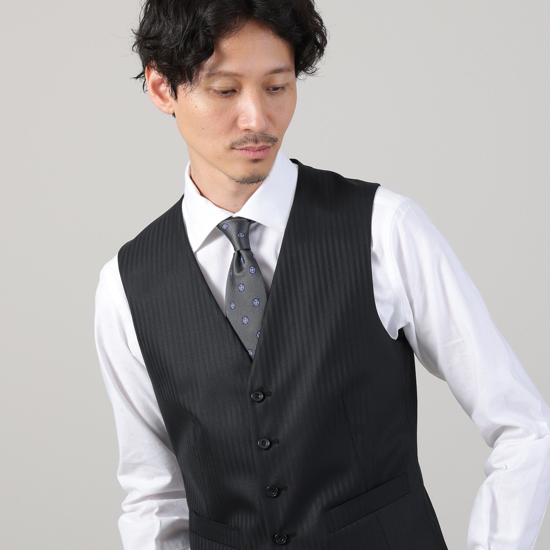TAKEO KIKUCHI「【Sサイズ～】シャイニーヘリンボンストライプ ベスト」|スーツ|