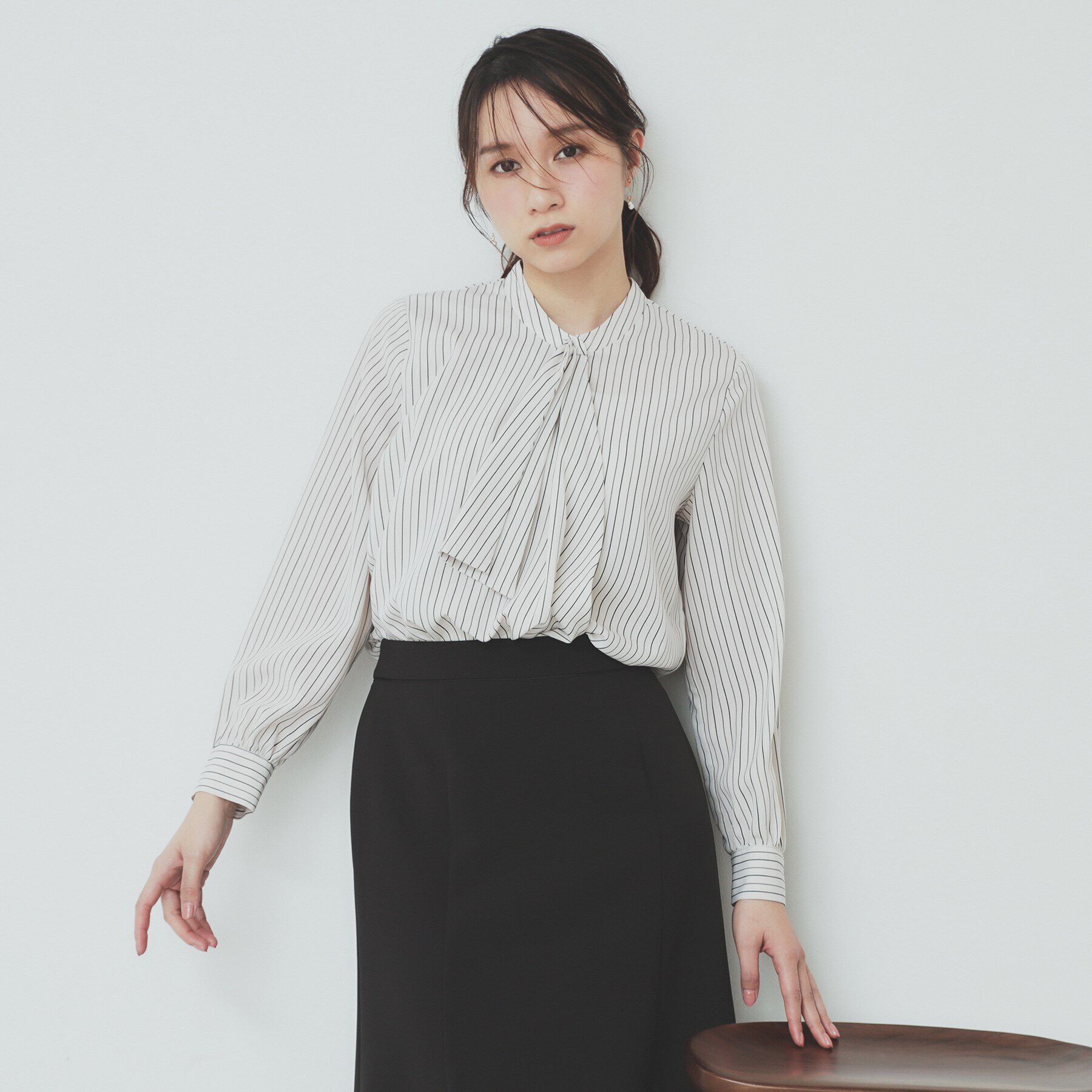 index「《美人百花掲載》アシンメトリーボウタイブラウス【洗濯機洗い可/防シワ】」|シャツ・ブラウス|