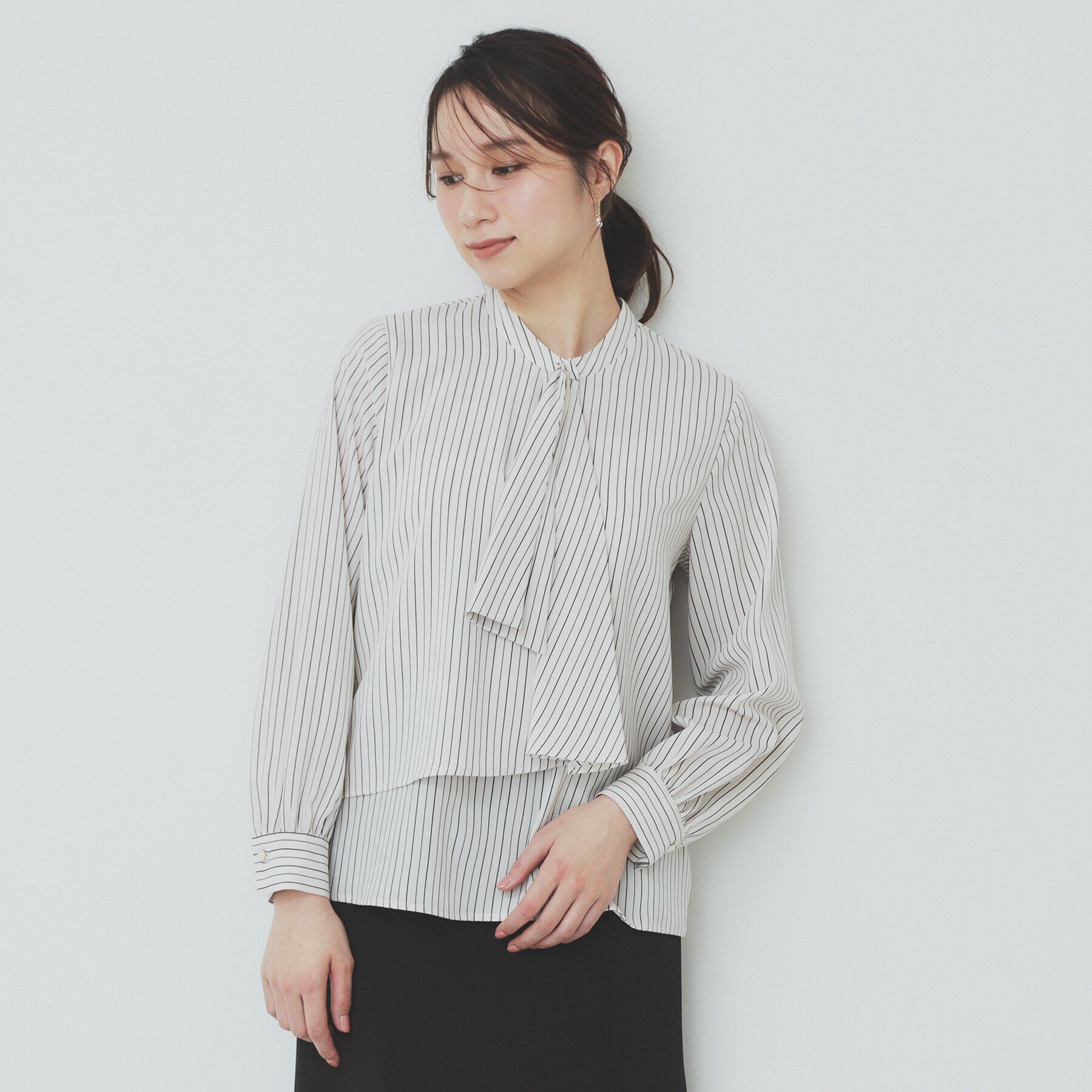 index「《美人百花掲載》アシンメトリーボウタイブラウス【洗濯機洗い可/防シワ】」|シャツ・ブラウス|