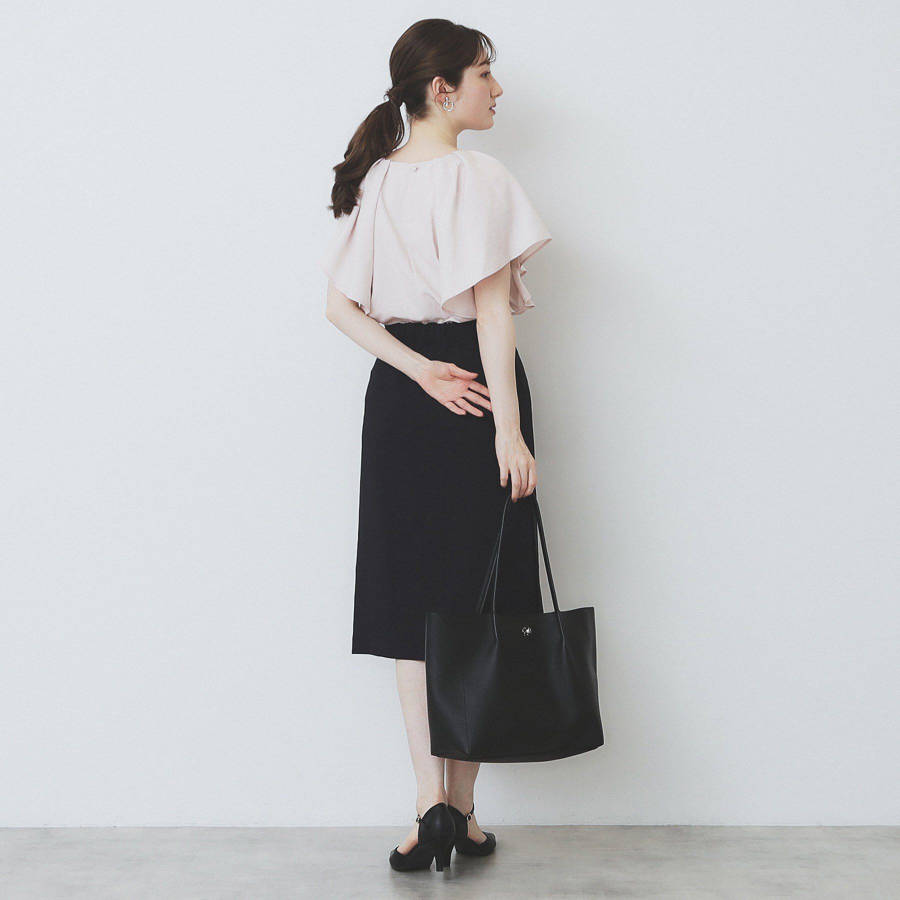 index「《7色展開/S-LLサイズ》フリルタックスリーブキーネックブラウス【吸水速乾/洗濯機可/イージーアイ」|シャツ・ブラウス|