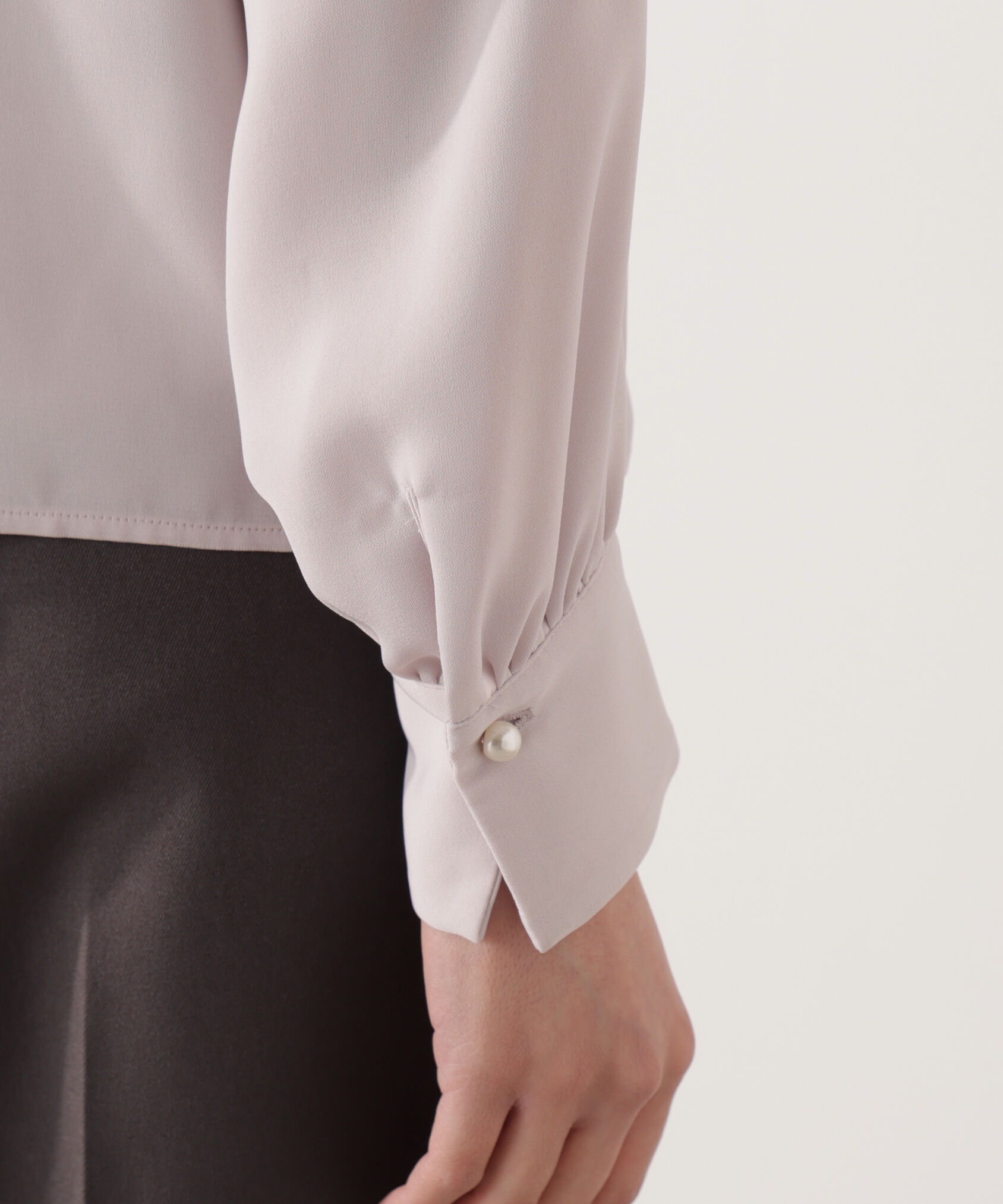 PROPORTION BODY DRESSING「パール付きベーシックブラウス 26SS」|シャツ・ブラウス|